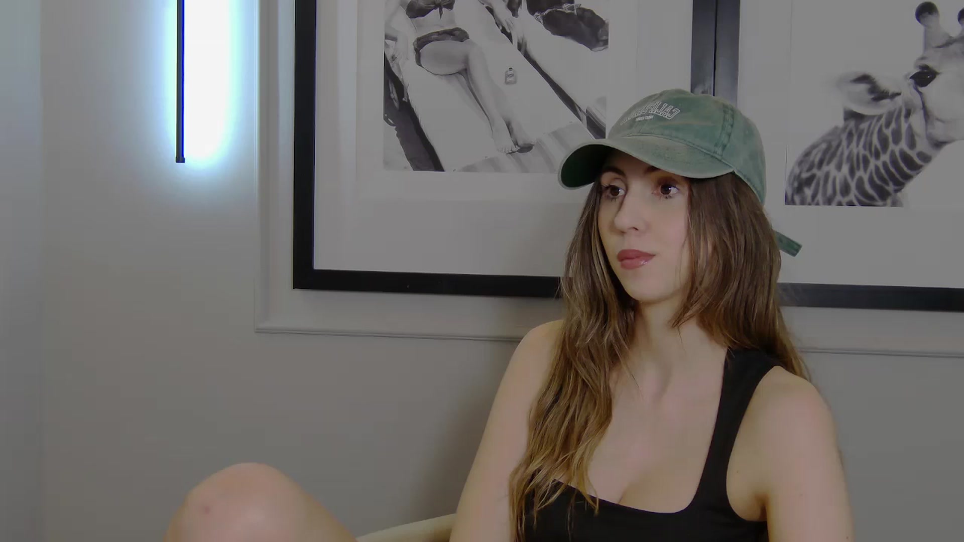 Gallery image thumbnail from Artemiss's myfreecams stream on, 04/13/2025, 18:20 image 2 of 20
