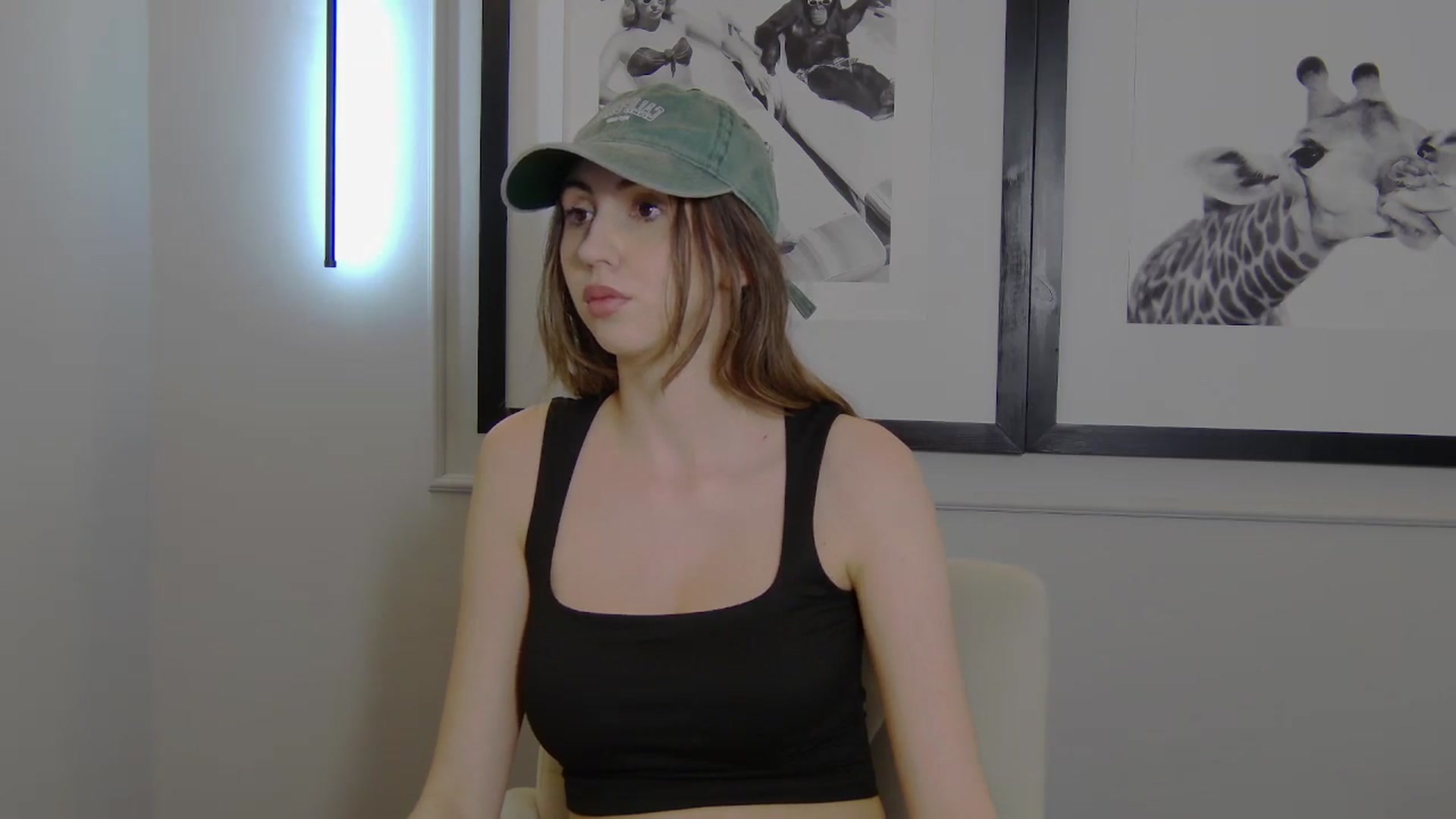 Gallery image thumbnail from Artemiss's myfreecams stream on, 04/13/2025, 18:41 image 6 of 20