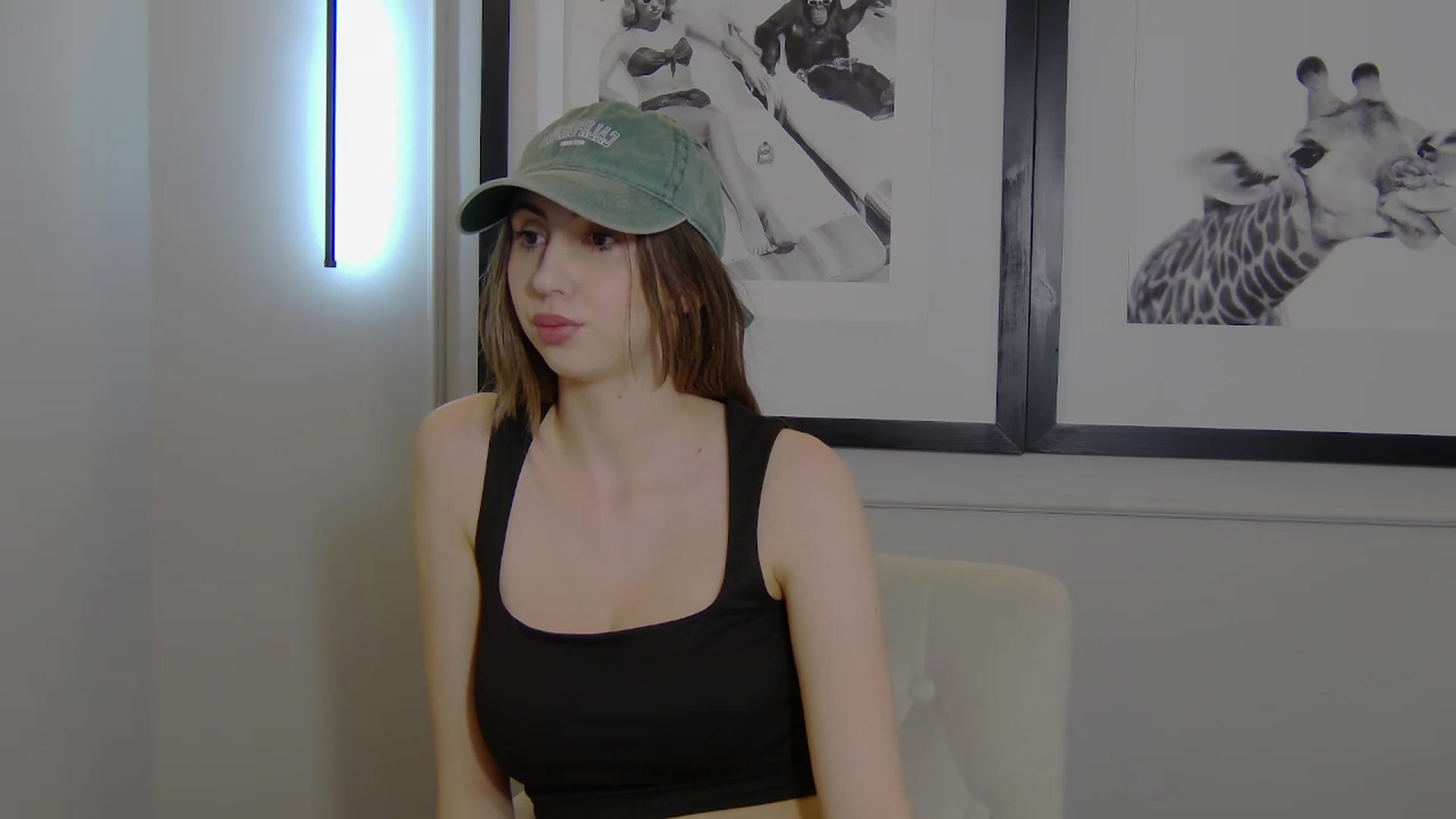 Gallery image thumbnail from Artemiss's myfreecams stream on, 04/13/2025, 18:41 image 9 of 20