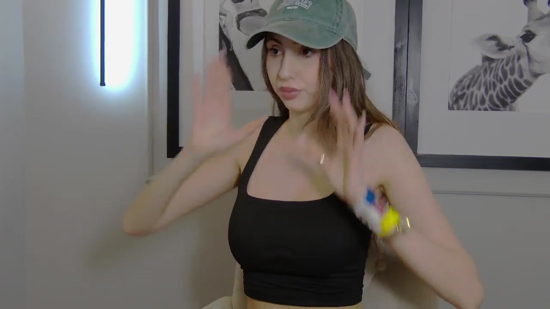 Gallery image thumbnail from Artemiss's myfreecams stream on, 04/13/2025, 18:41 image 3 of 20