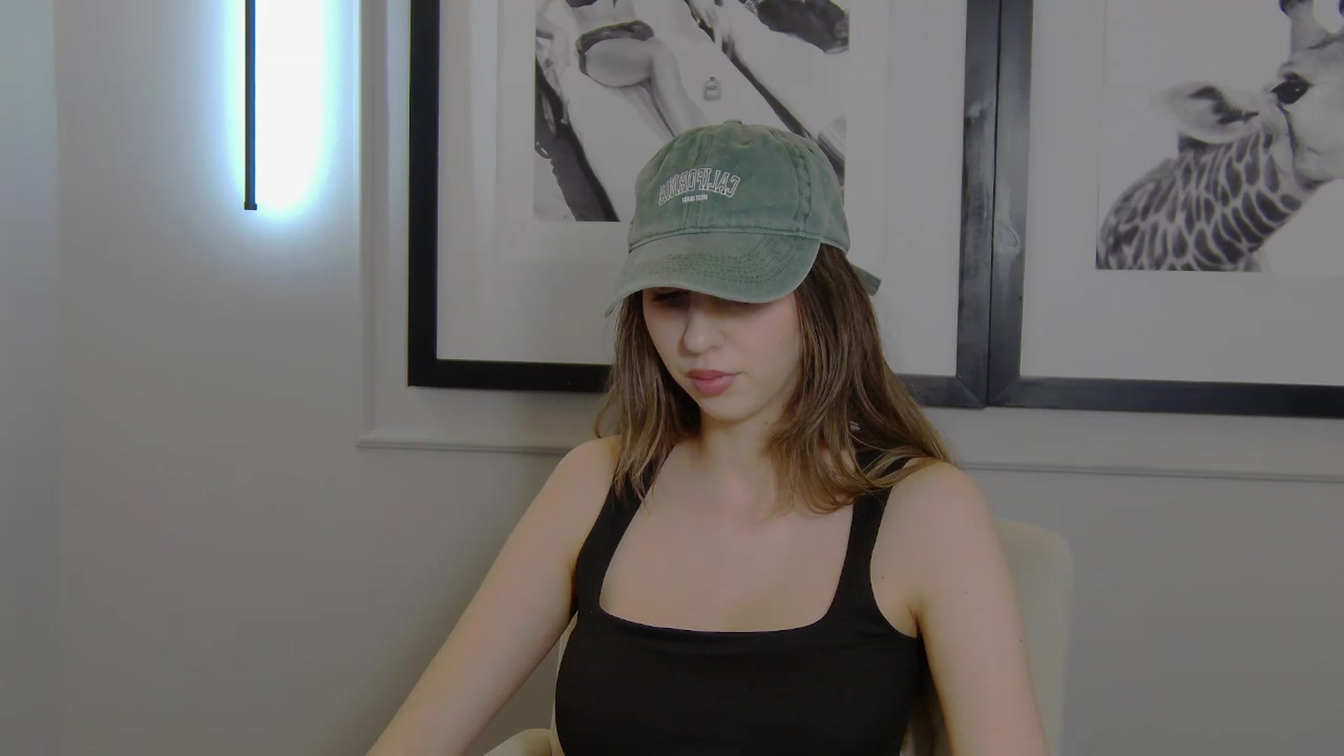 Gallery image thumbnail from Artemiss's myfreecams stream on, 04/13/2025, 18:41 image 2 of 20