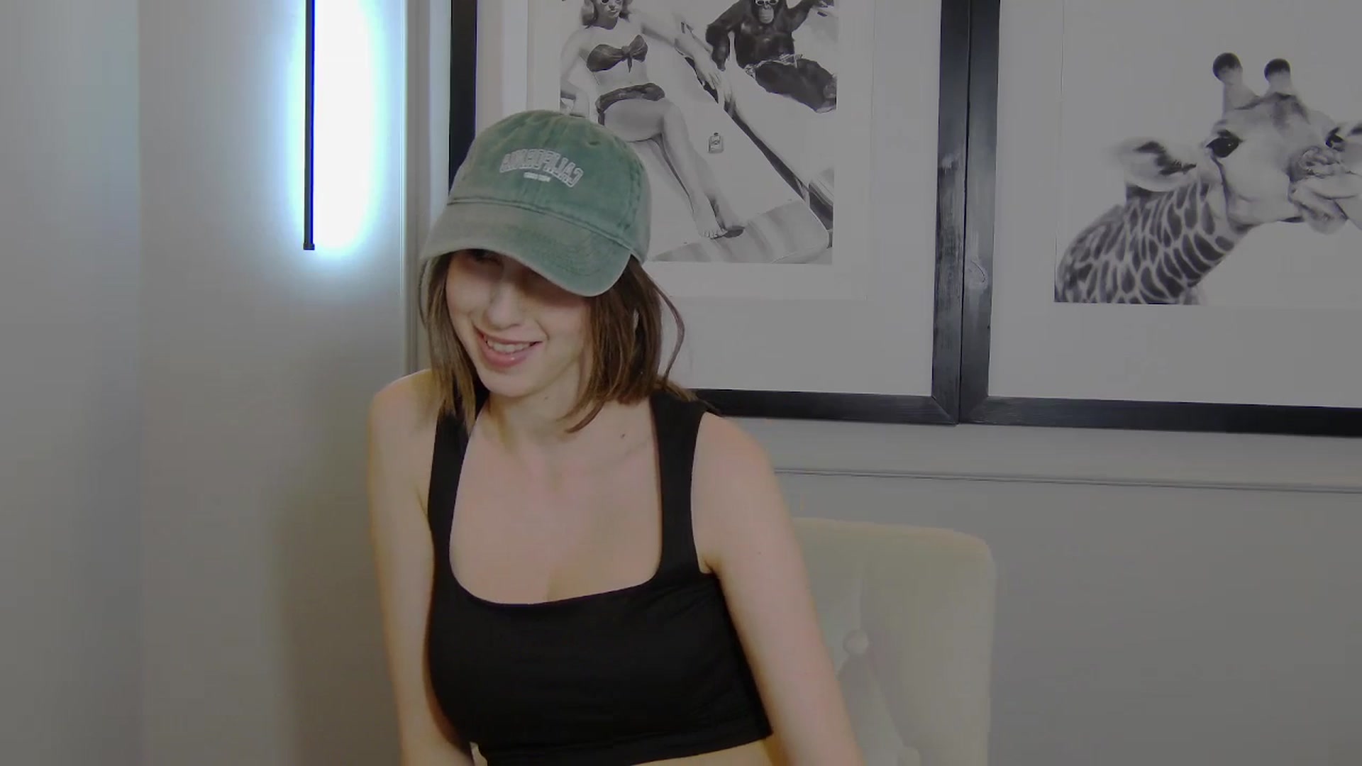 Gallery image thumbnail from Artemiss's myfreecams stream on, 04/13/2025, 18:41 image 10 of 20