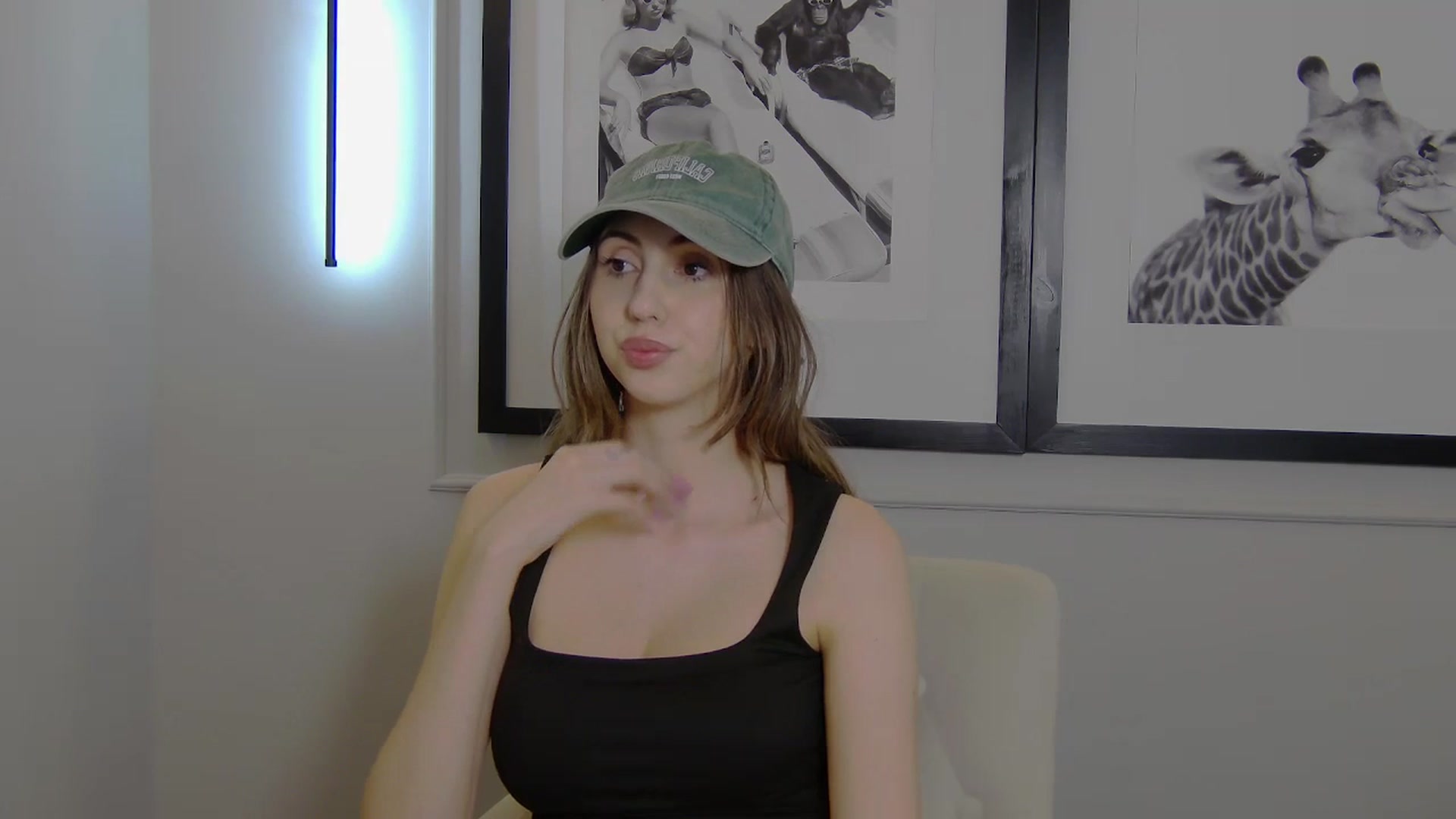 Gallery image thumbnail from Artemiss's myfreecams stream on, 04/13/2025, 18:41 image 20 of 20