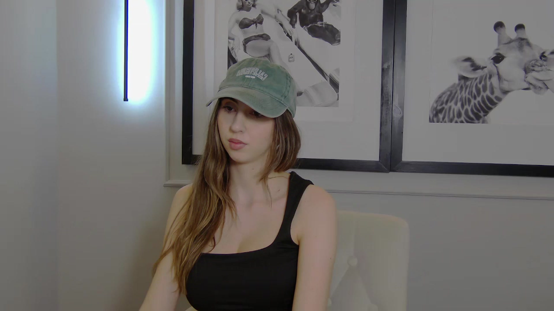 Gallery image thumbnail from Artemiss's myfreecams stream on, 04/13/2025, 19:02 image 4 of 20