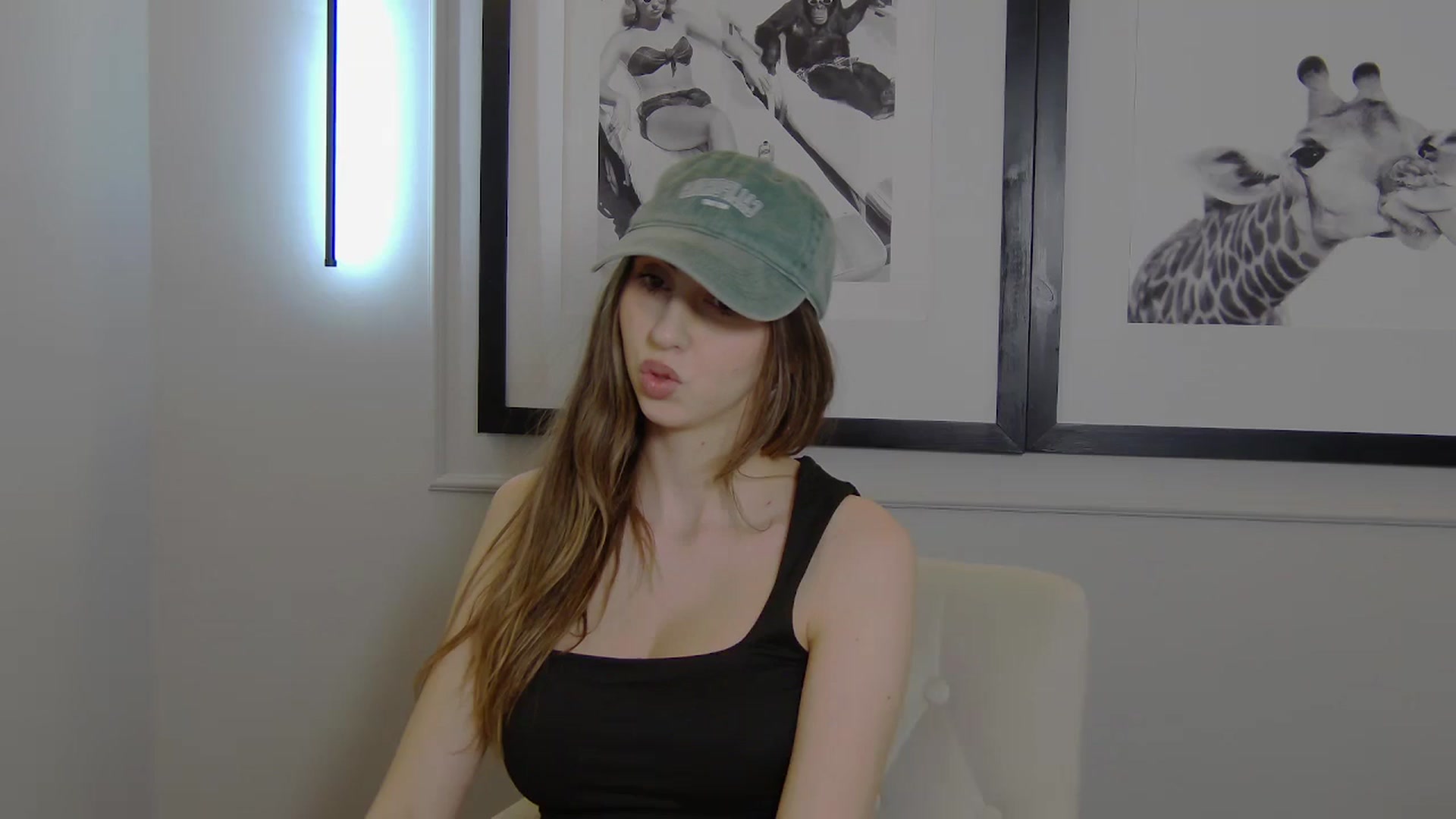 Gallery image thumbnail from Artemiss's myfreecams stream on, 04/13/2025, 19:02 image 2 of 20