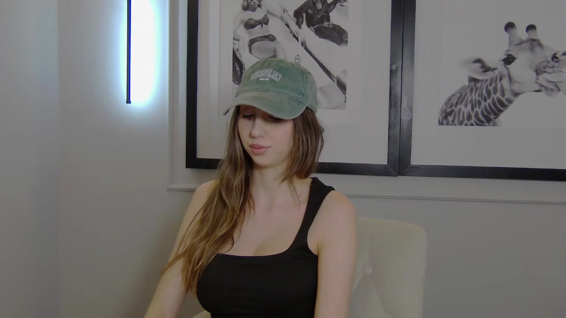 Gallery image thumbnail from Artemiss's myfreecams stream on, 04/13/2025, 19:02 image 6 of 20