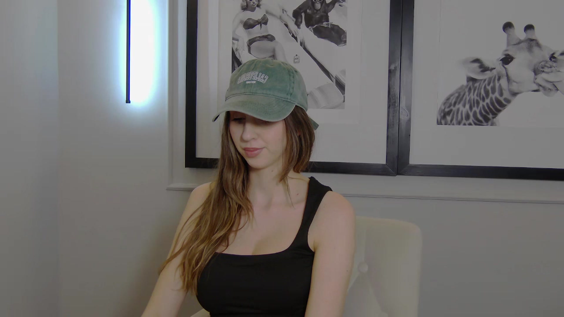 Gallery image thumbnail from Artemiss's myfreecams stream on, 04/13/2025, 19:02 image 3 of 20