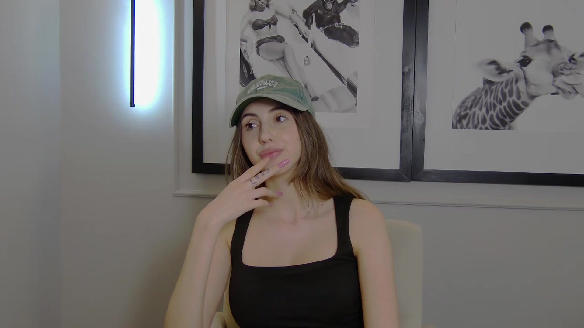 Gallery image thumbnail from Artemiss's myfreecams stream on, 04/13/2025, 19:02 image 20 of 20
