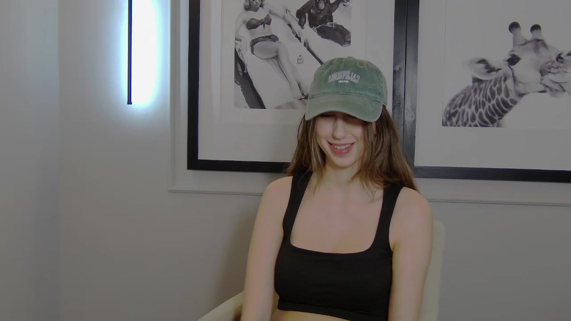 Gallery image thumbnail from Artemiss's myfreecams stream on, 04/13/2025, 19:02 image 16 of 20