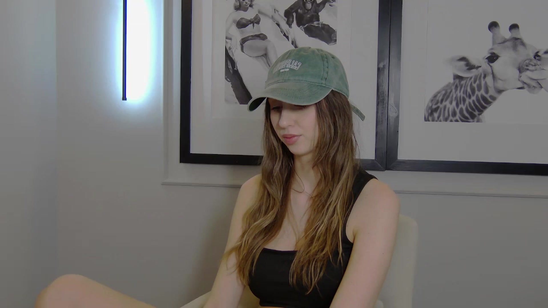 Gallery image thumbnail from Artemiss's myfreecams stream on, 04/13/2025, 19:02 image 13 of 20