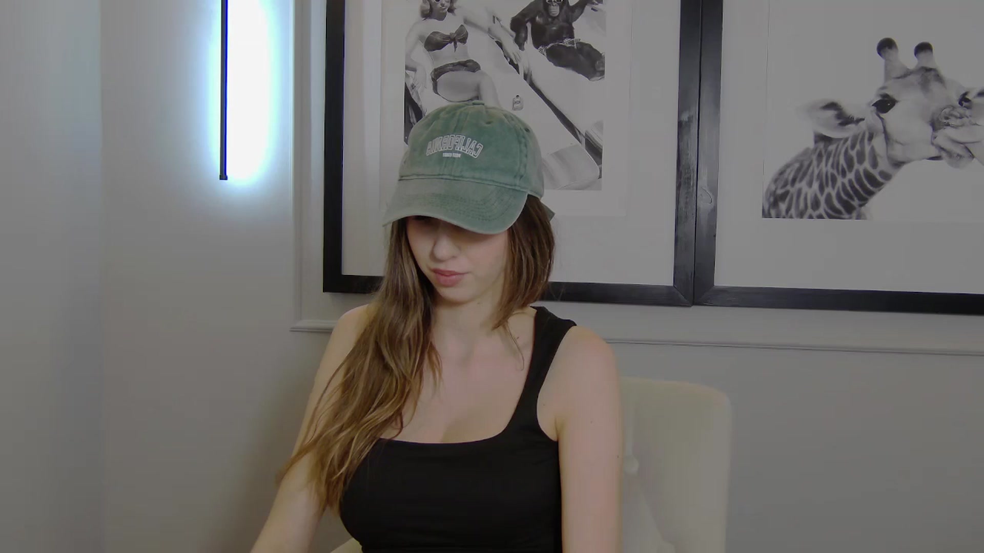 Gallery image thumbnail from Artemiss's myfreecams stream on, 04/13/2025, 19:02 image 5 of 20