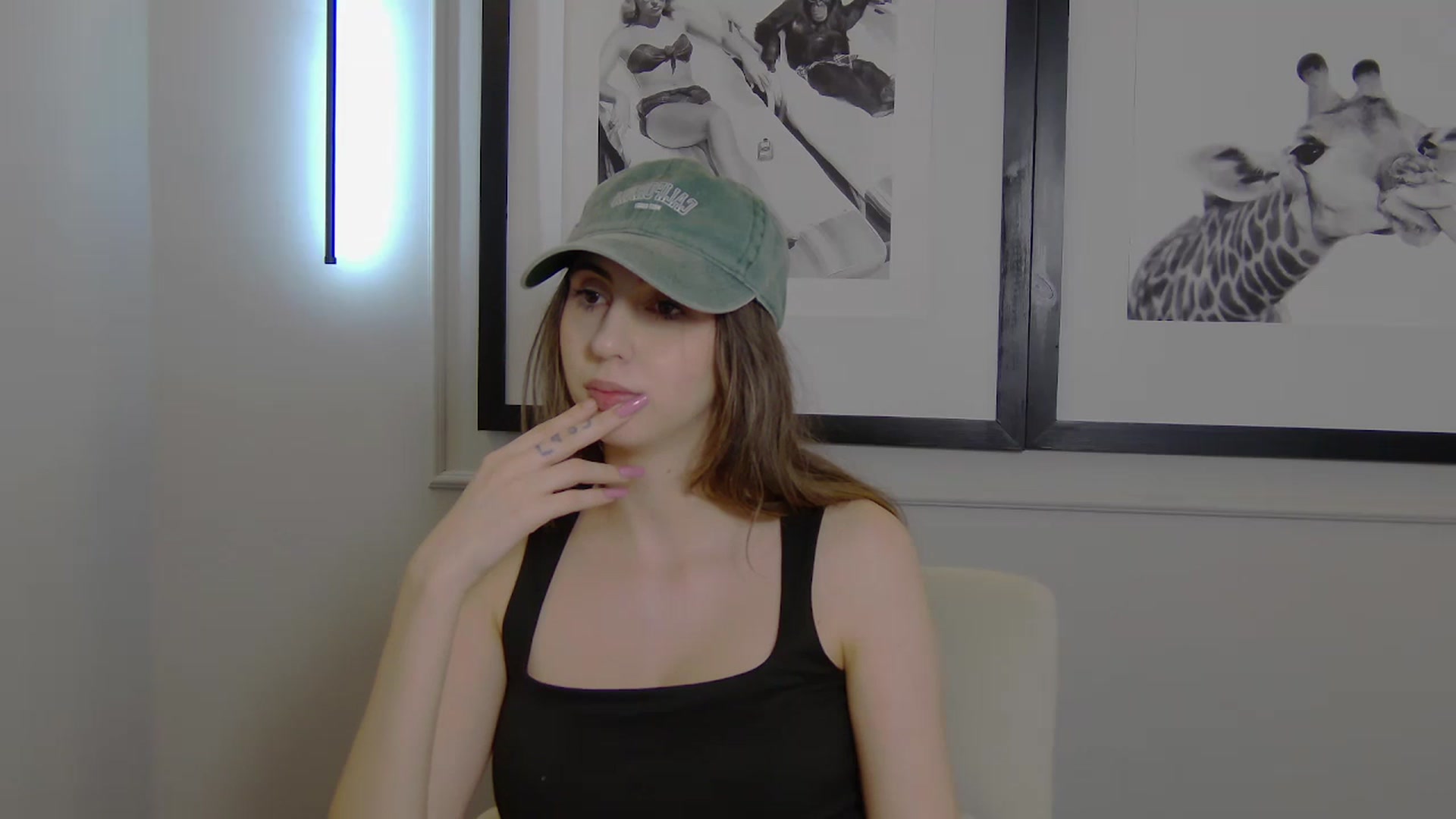 Gallery image thumbnail from Artemiss's myfreecams stream on, 04/13/2025, 20:26 image 19 of 20