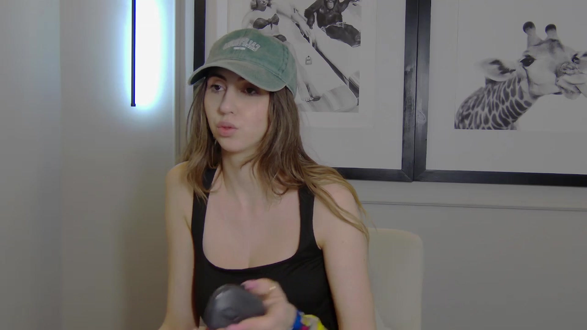 Gallery image thumbnail from Artemiss's myfreecams stream on, 04/13/2025, 20:26 image 14 of 20