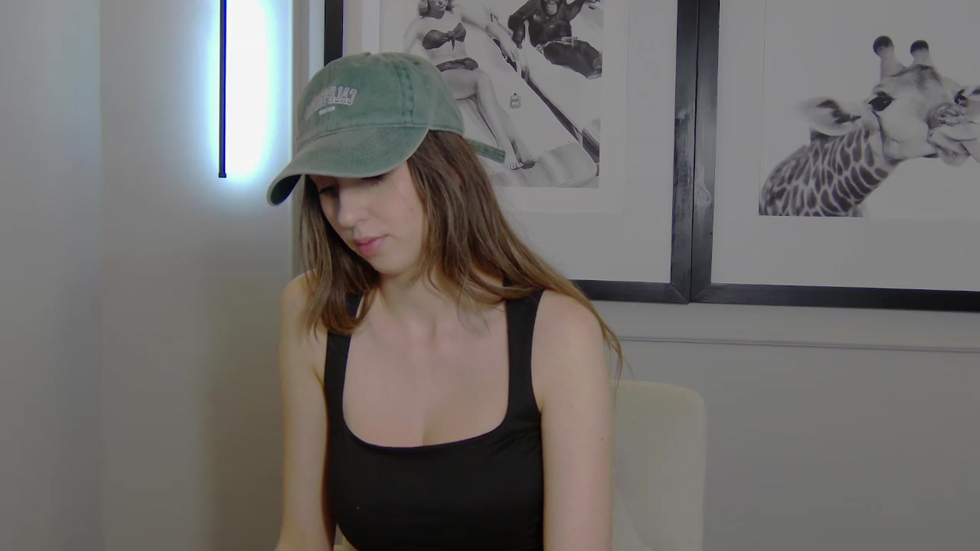 Gallery image thumbnail from Artemiss's myfreecams stream on, 04/13/2025, 20:26 image 8 of 20