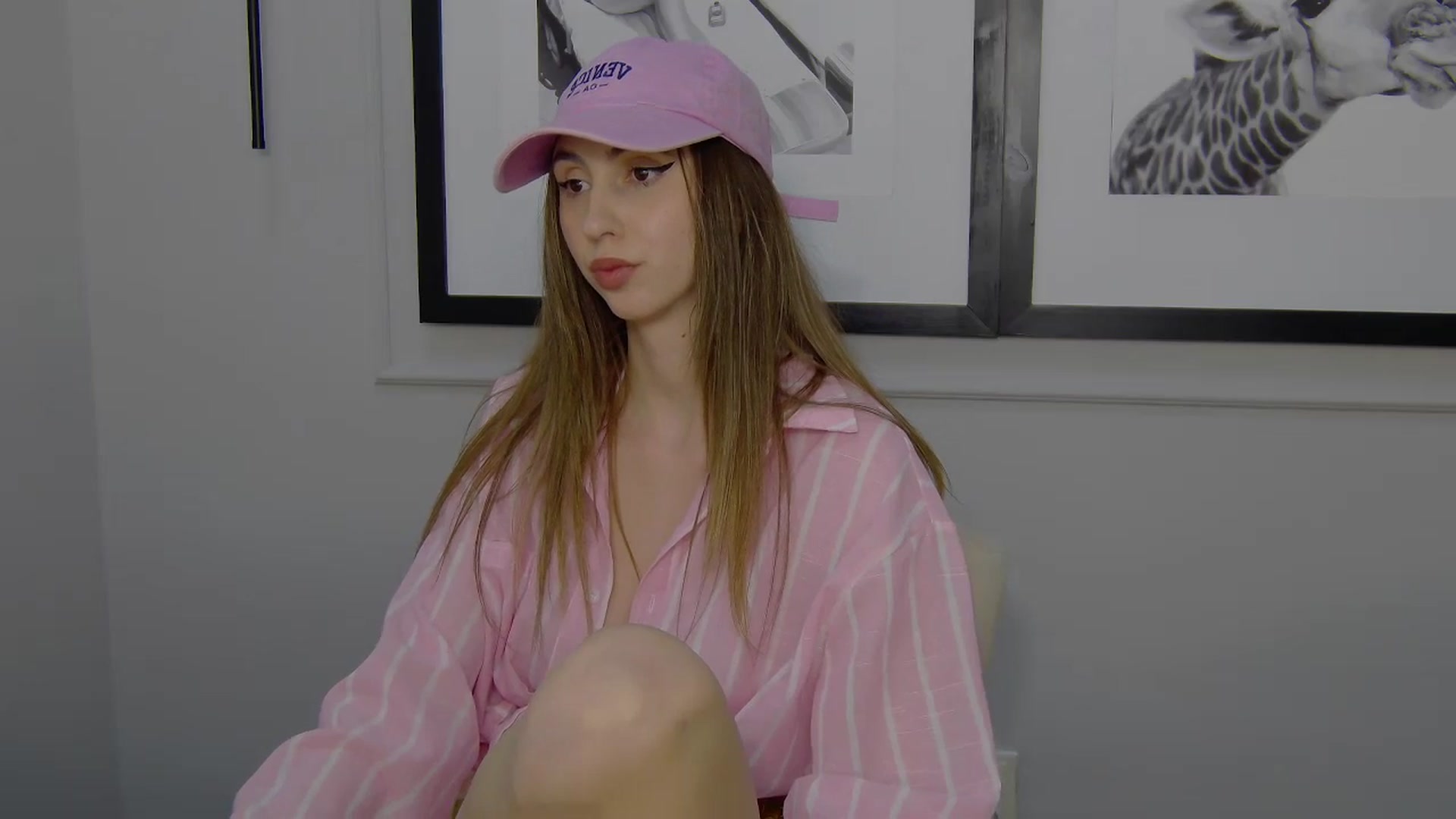 Gallery image thumbnail from Artemiss's myfreecams stream on, 04/15/2025, 18:32 image 18 of 20
