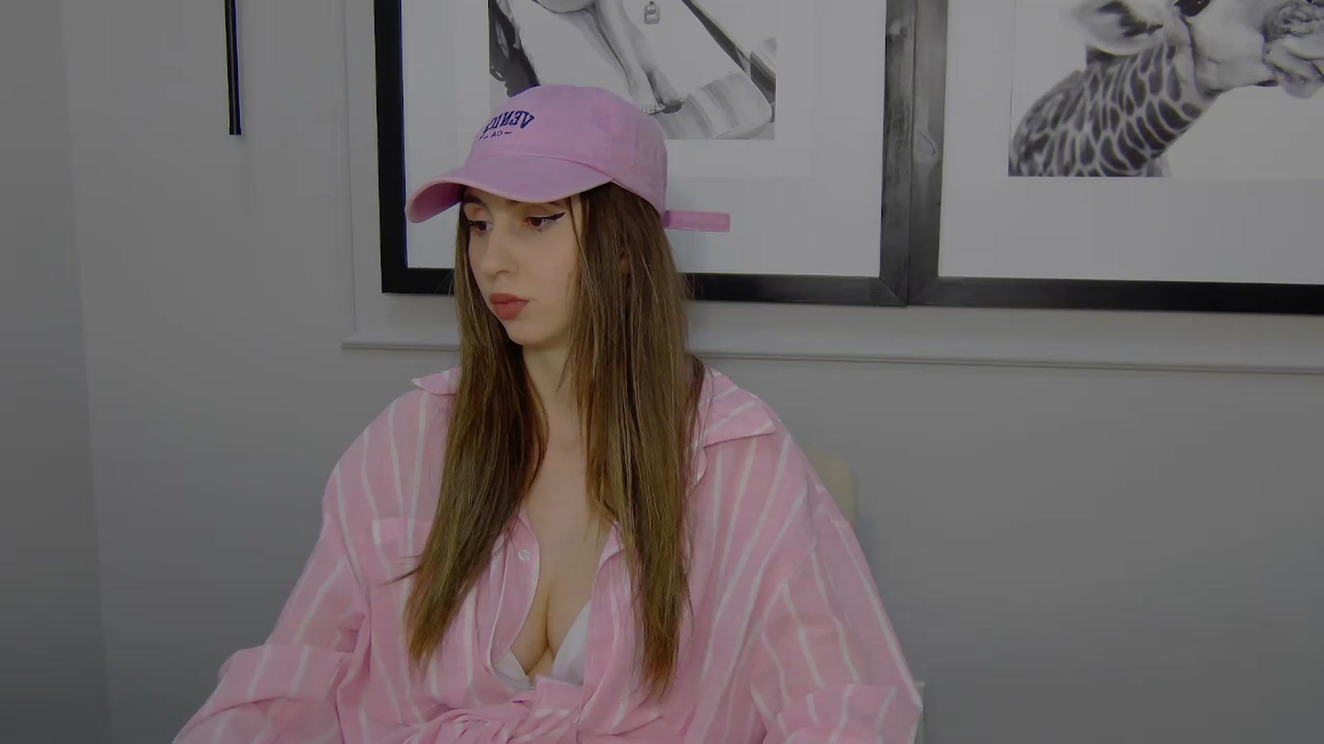 Gallery image thumbnail from Artemiss's myfreecams stream on, 04/15/2025, 18:32 image 11 of 20