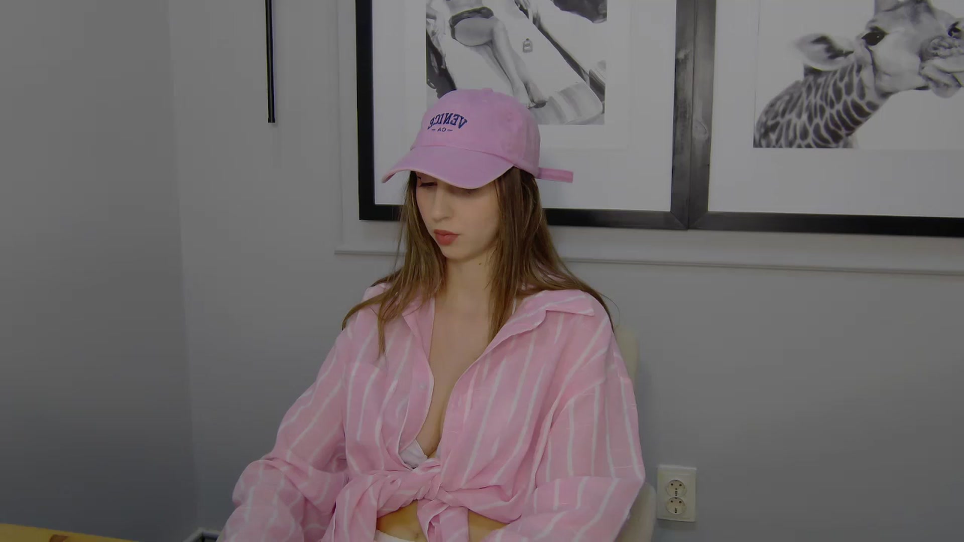 Gallery image thumbnail from Artemiss's myfreecams stream on, 04/15/2025, 18:32 image 5 of 20