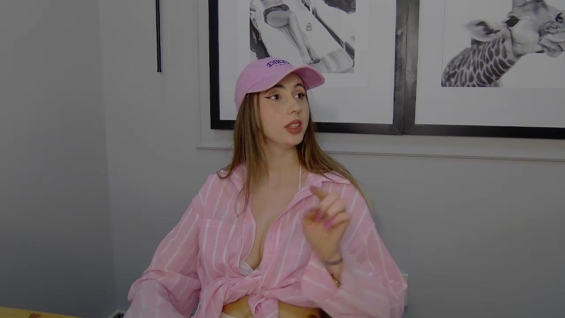 Gallery image thumbnail from Artemiss's myfreecams stream on, 04/15/2025, 18:32 image 7 of 20