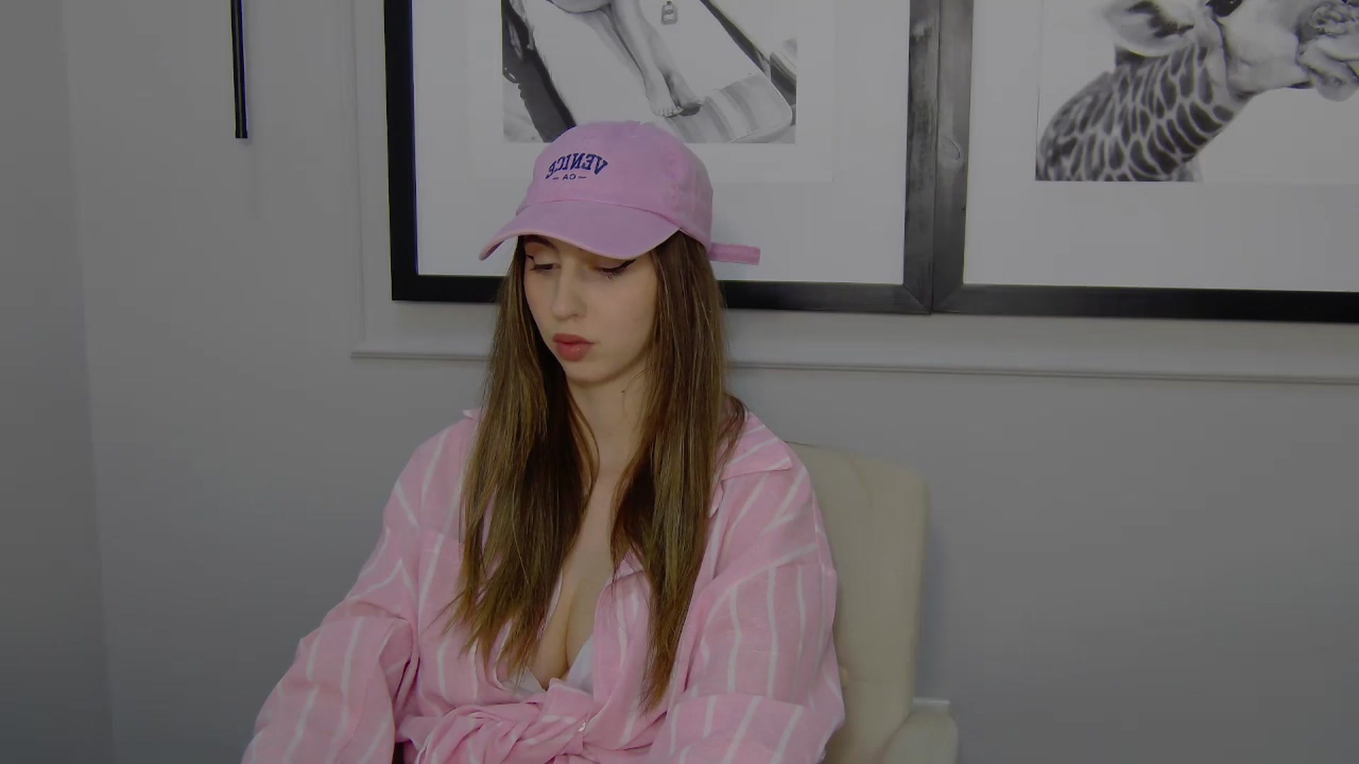 Gallery image thumbnail from Artemiss's myfreecams stream on, 04/15/2025, 18:32 image 16 of 20