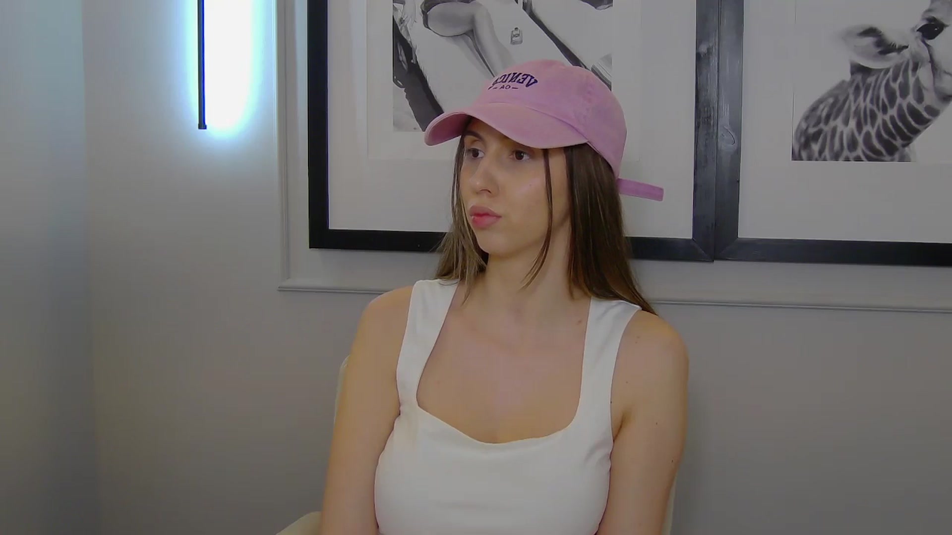 Gallery image thumbnail from Artemiss's myfreecams stream on, 04/16/2025, 19:00 image 15 of 20