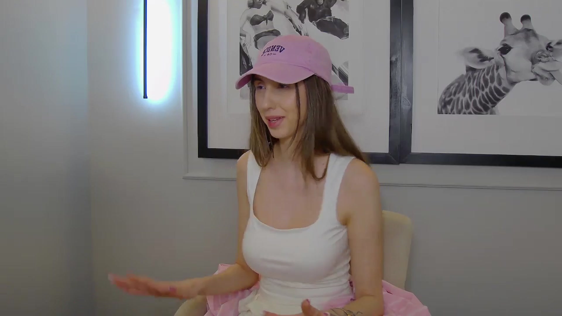Gallery image thumbnail from Artemiss's myfreecams stream on, 04/16/2025, 19:00 image 12 of 20