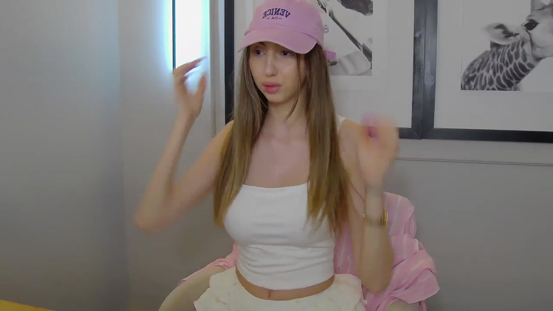 Gallery image thumbnail from Artemiss's myfreecams stream on, 04/16/2025, 19:00 image 3 of 20
