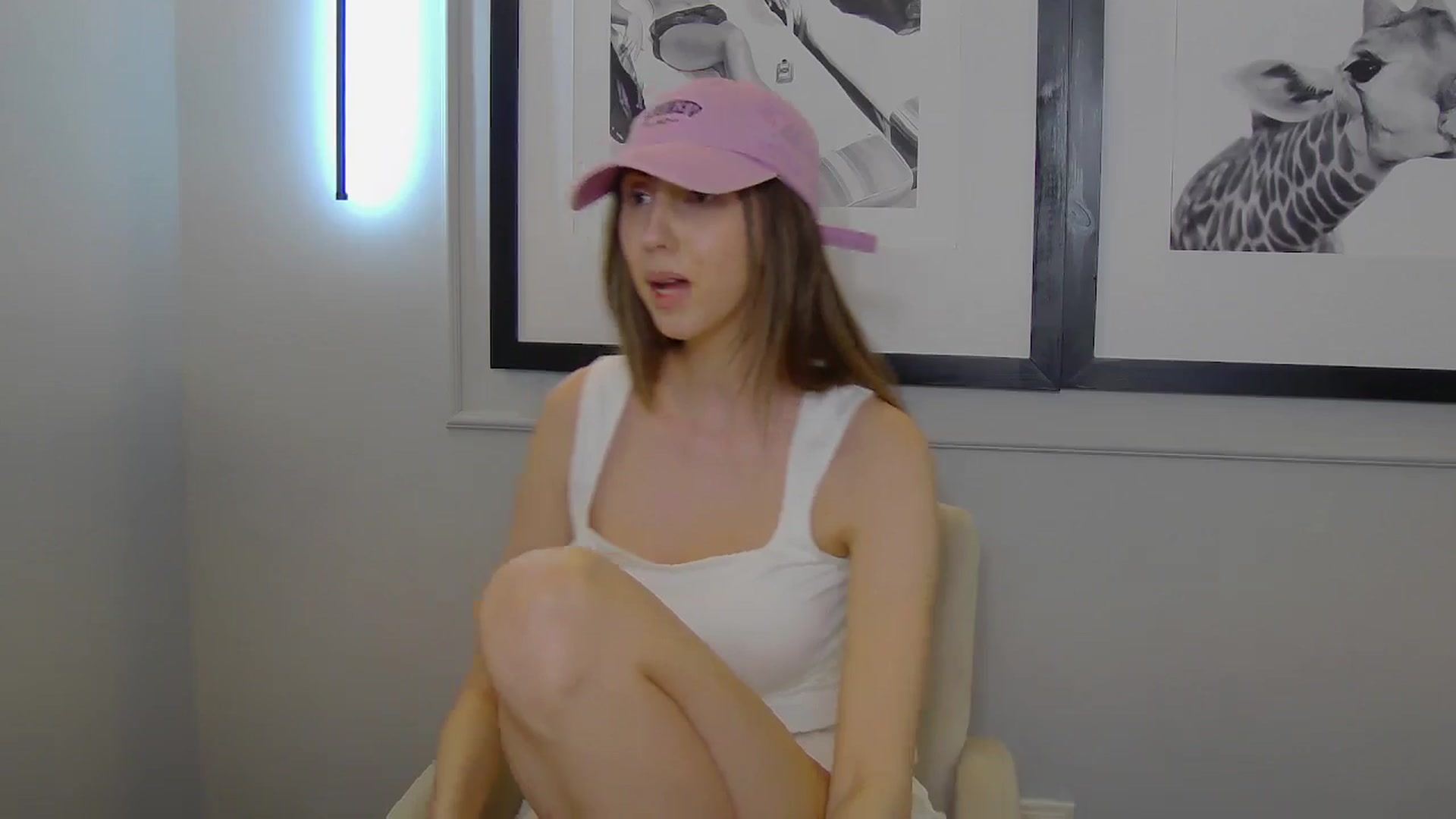 Gallery image thumbnail from Artemiss's myfreecams stream on, 04/16/2025, 22:25 image 12 of 20