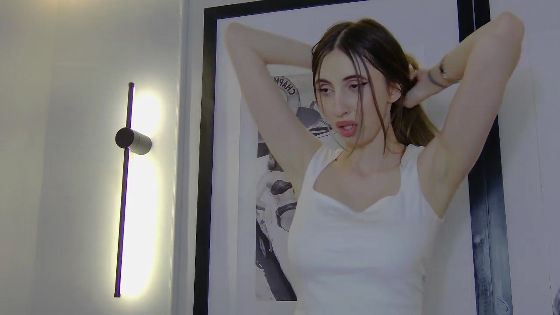 Gallery image thumbnail from Artemiss's myfreecams stream on, 04/17/2025, 23:08 image 7 of 20