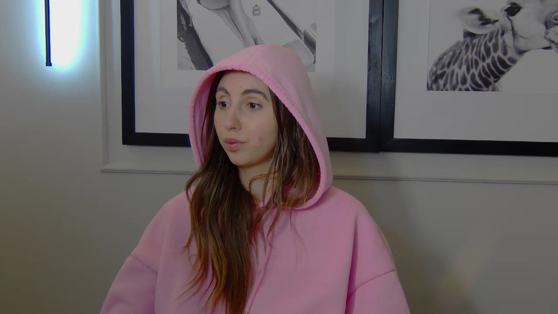 Gallery image thumbnail from Artemiss's myfreecams stream on, 04/27/2025, 22:38 image 3 of 20