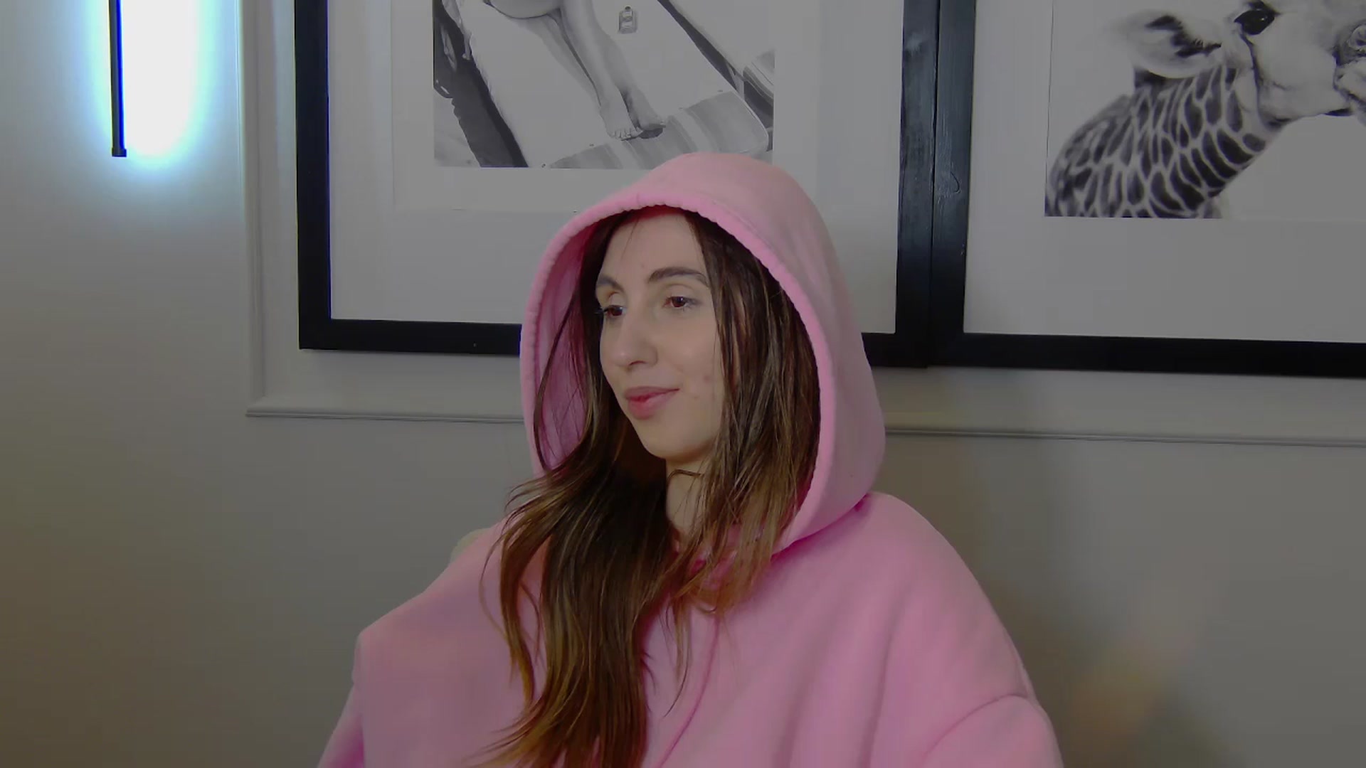 Gallery image thumbnail from Artemiss's myfreecams stream on, 04/27/2025, 22:38 image 10 of 20