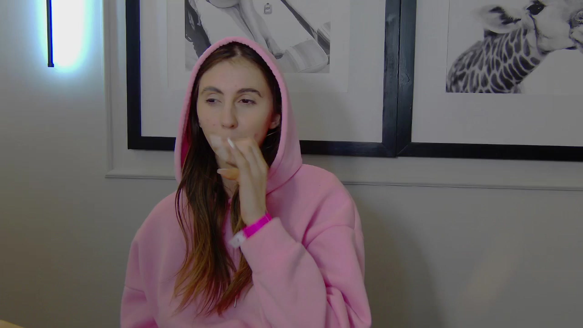 Gallery image thumbnail from Artemiss's myfreecams stream on, 04/27/2025, 22:38 image 16 of 20