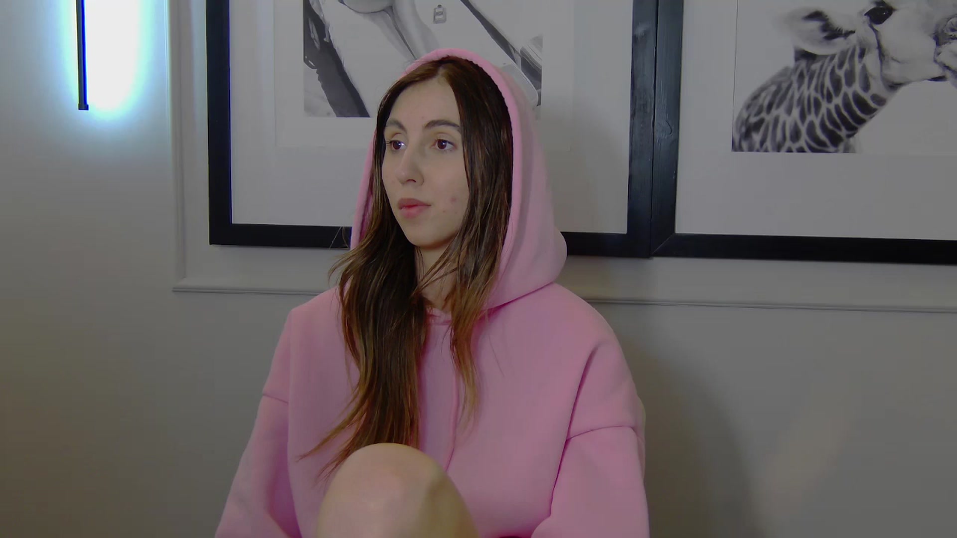 Gallery image thumbnail from Artemiss's myfreecams stream on, 04/27/2025, 22:38 image 12 of 20