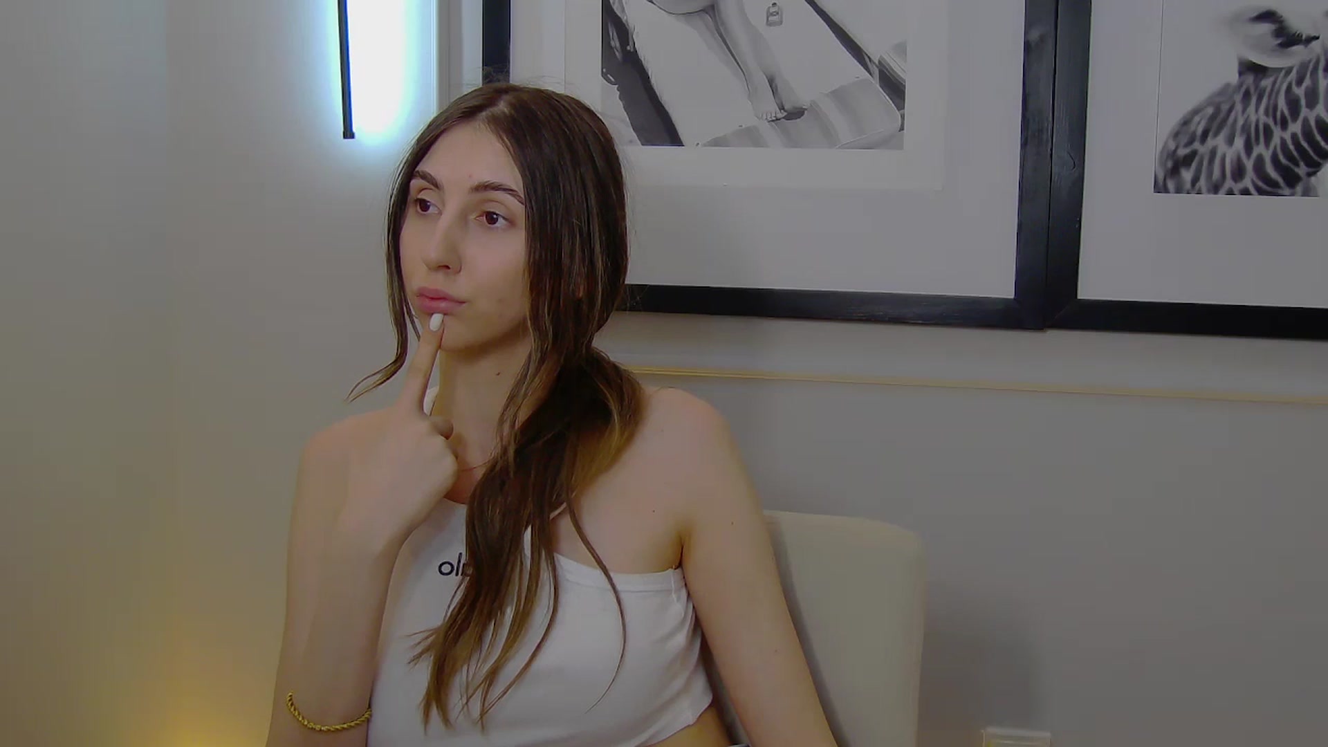 Gallery image thumbnail from Artemiss's myfreecams stream on, 04/28/2025, 19:19 image 9 of 20
