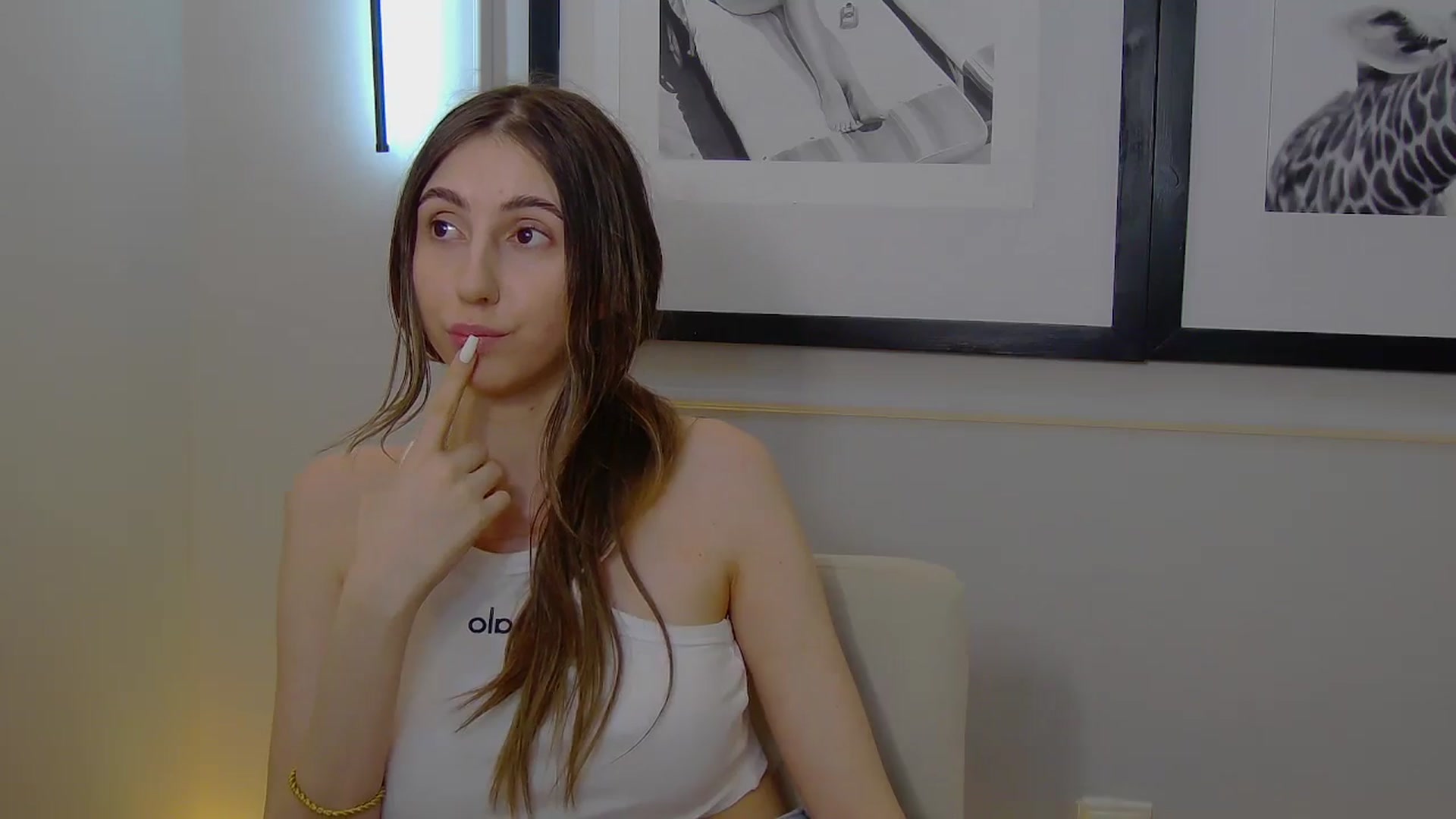 Gallery image thumbnail from Artemiss's myfreecams stream on, 04/28/2025, 19:19 image 8 of 20