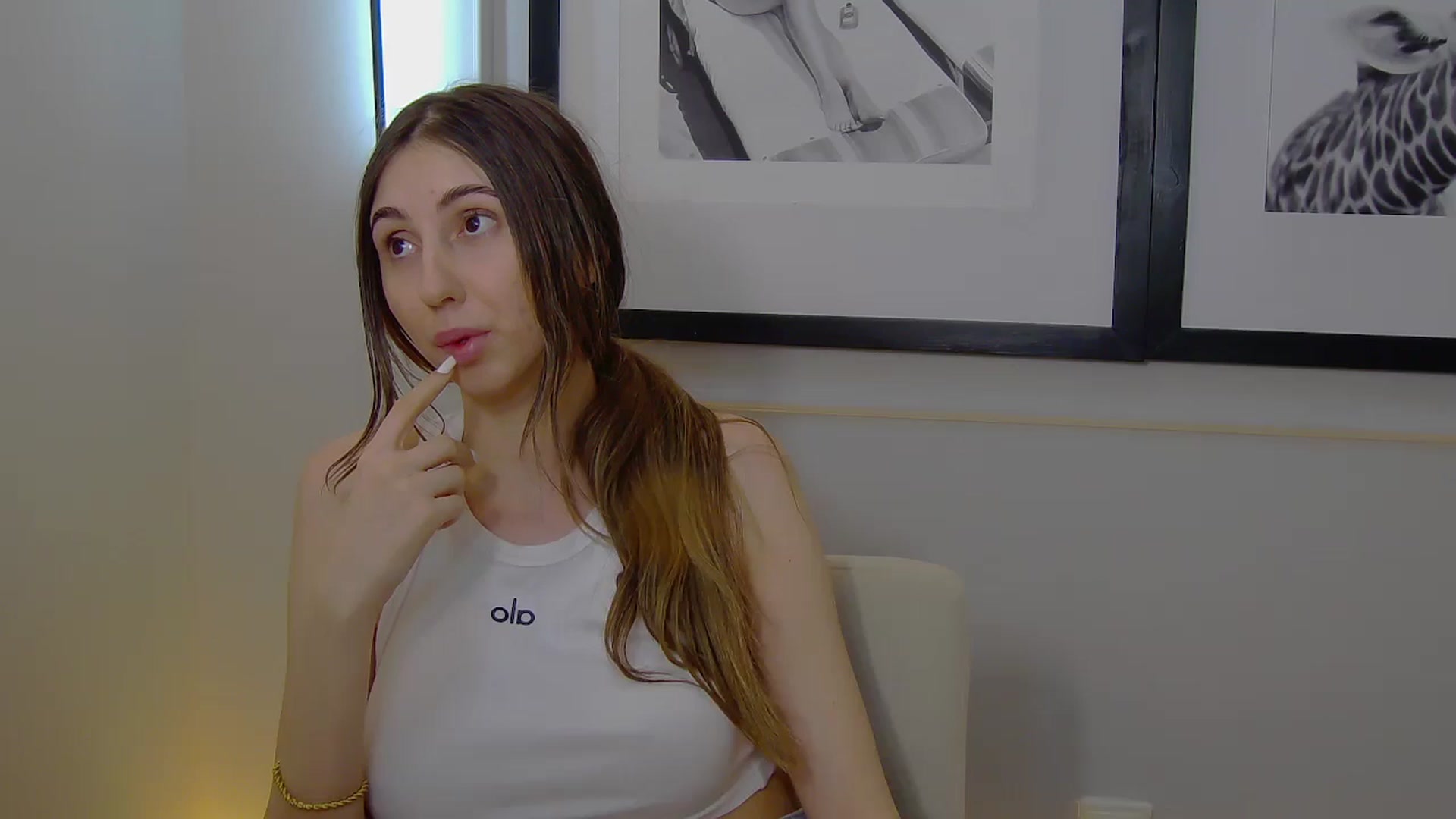 Gallery image thumbnail from Artemiss's myfreecams stream on, 04/28/2025, 19:19 image 4 of 20