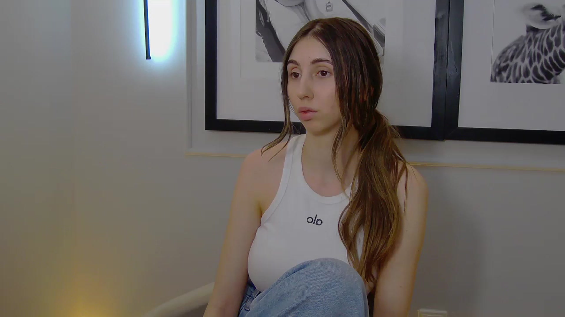 Gallery image thumbnail from Artemiss's myfreecams stream on, 04/28/2025, 19:19 image 12 of 20