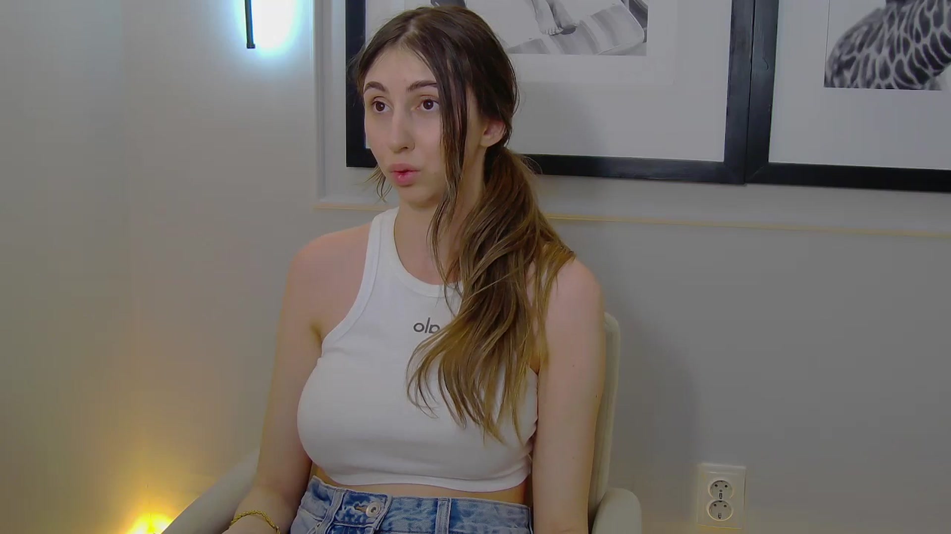 Gallery image thumbnail from Artemiss's myfreecams stream on, 04/28/2025, 20:32 image 17 of 20