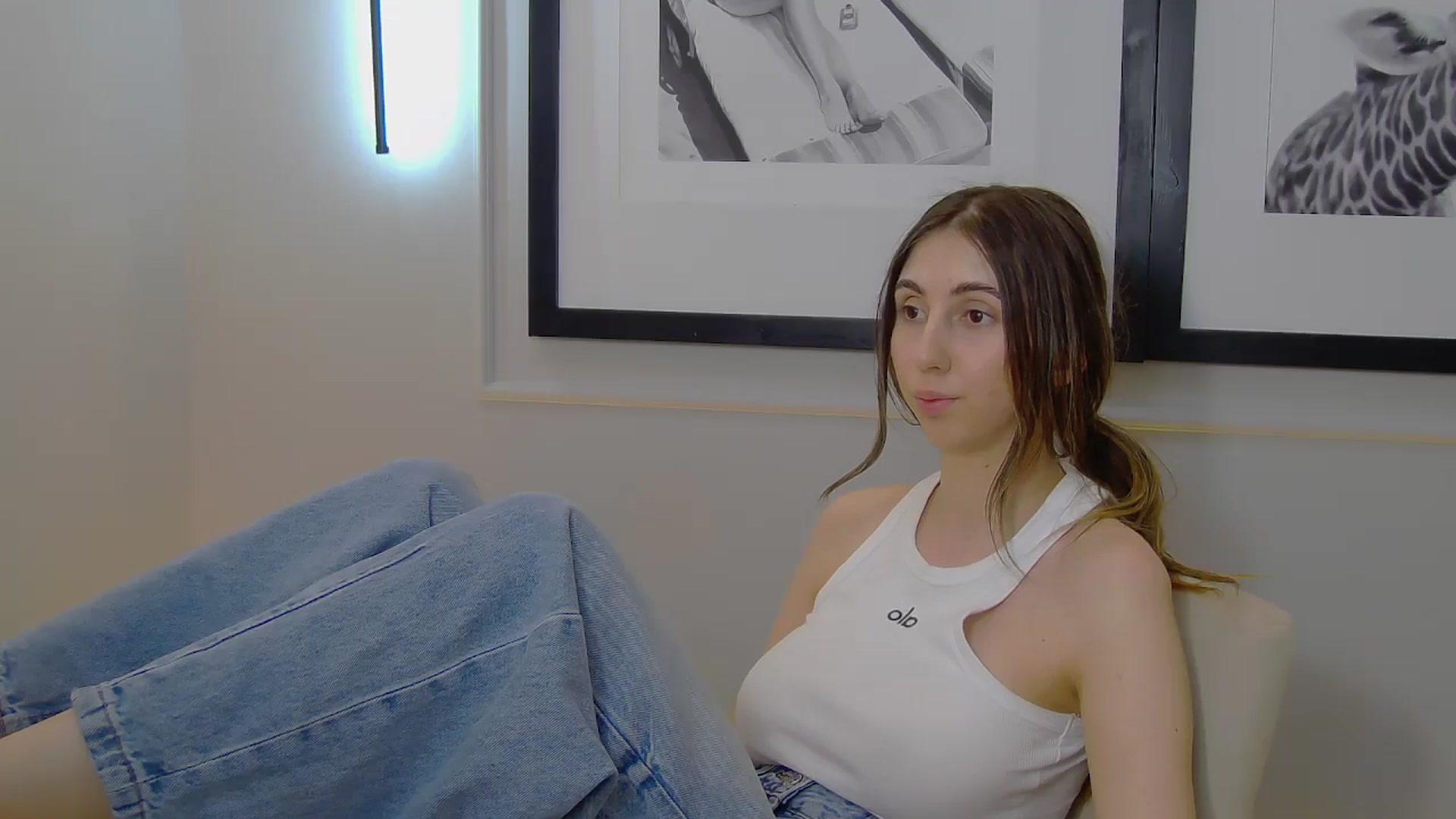 Gallery image thumbnail from Artemiss's myfreecams stream on, 04/28/2025, 20:32 image 4 of 20
