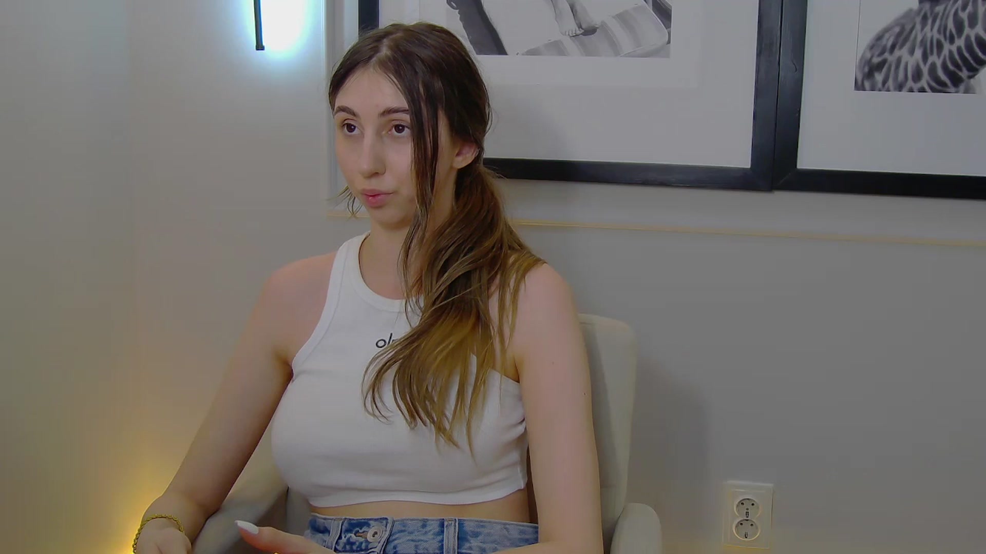 Gallery image thumbnail from Artemiss's myfreecams stream on, 04/28/2025, 20:32 image 18 of 20