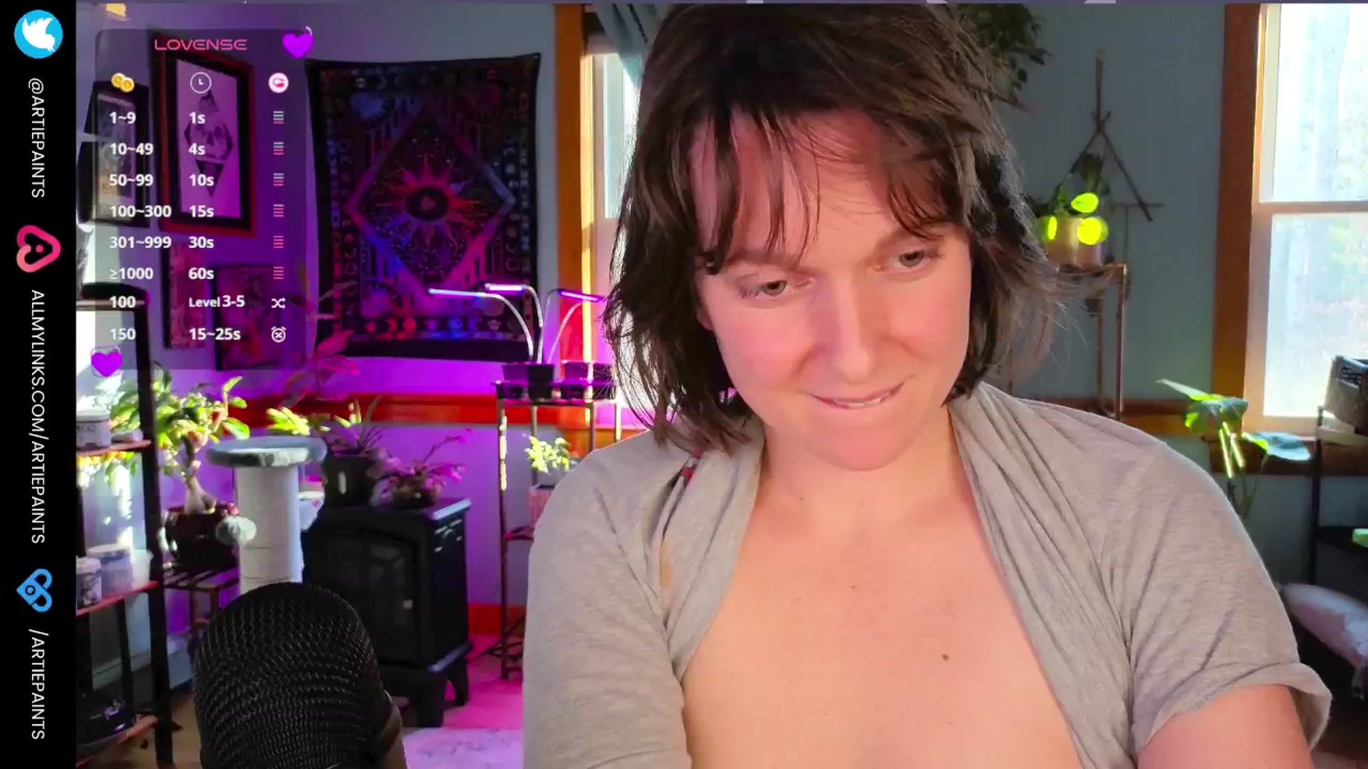 Gallery image thumbnail from ArtiePaints's myfreecams stream on, 11/15/2024, 19:55 image 12 of 20