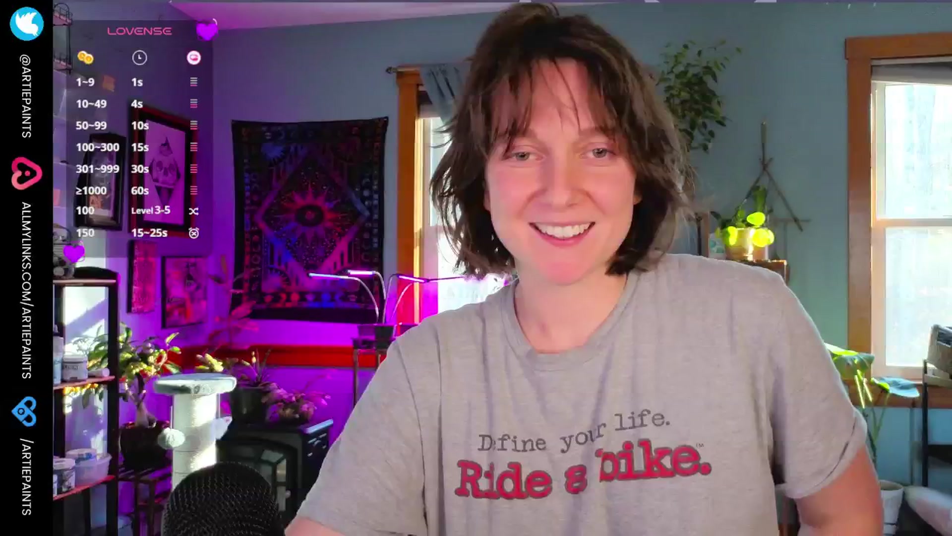 Gallery image thumbnail from ArtiePaints's myfreecams stream on, 11/15/2024, 19:55 image 18 of 20