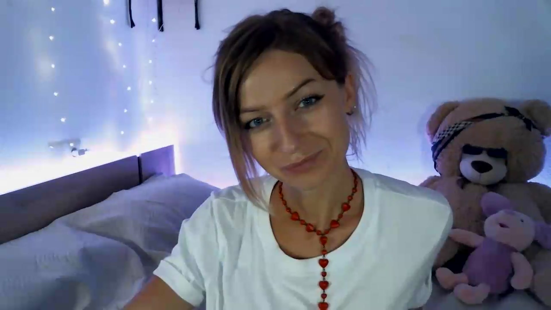 Gallery image thumbnail from Artlantida's myfreecams stream on, 07/30/2026, 24:33 image 18 of 20