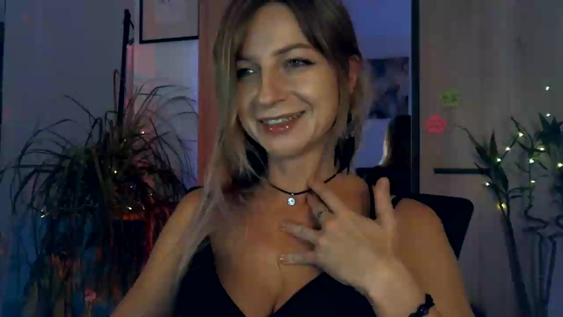 Gallery image thumbnail from Artlantida's myfreecams stream on, 08/11/2026, 02:47 image 10 of 20