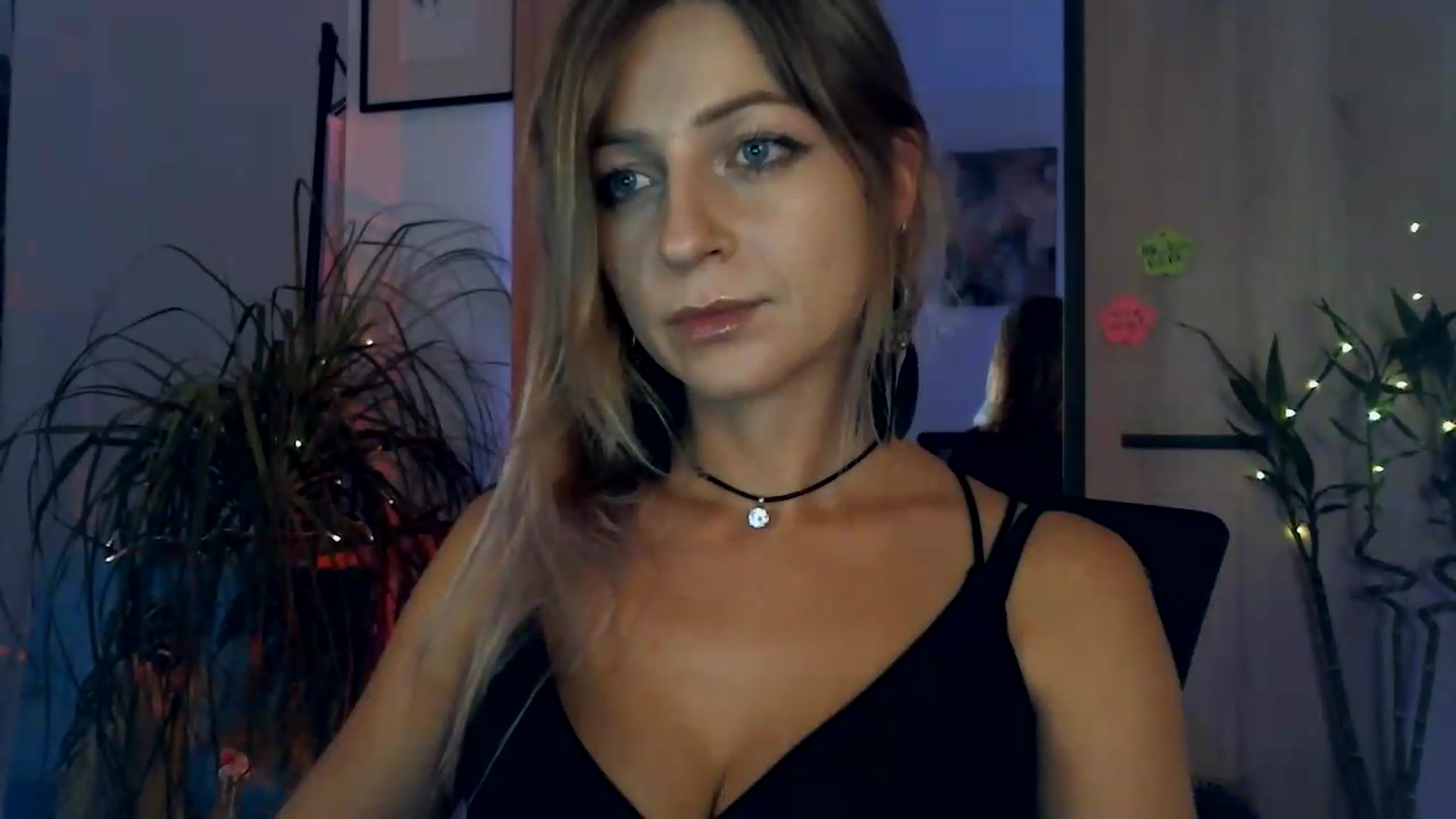 Gallery image thumbnail from Artlantida's myfreecams stream on, 08/11/2026, 02:47 image 9 of 20
