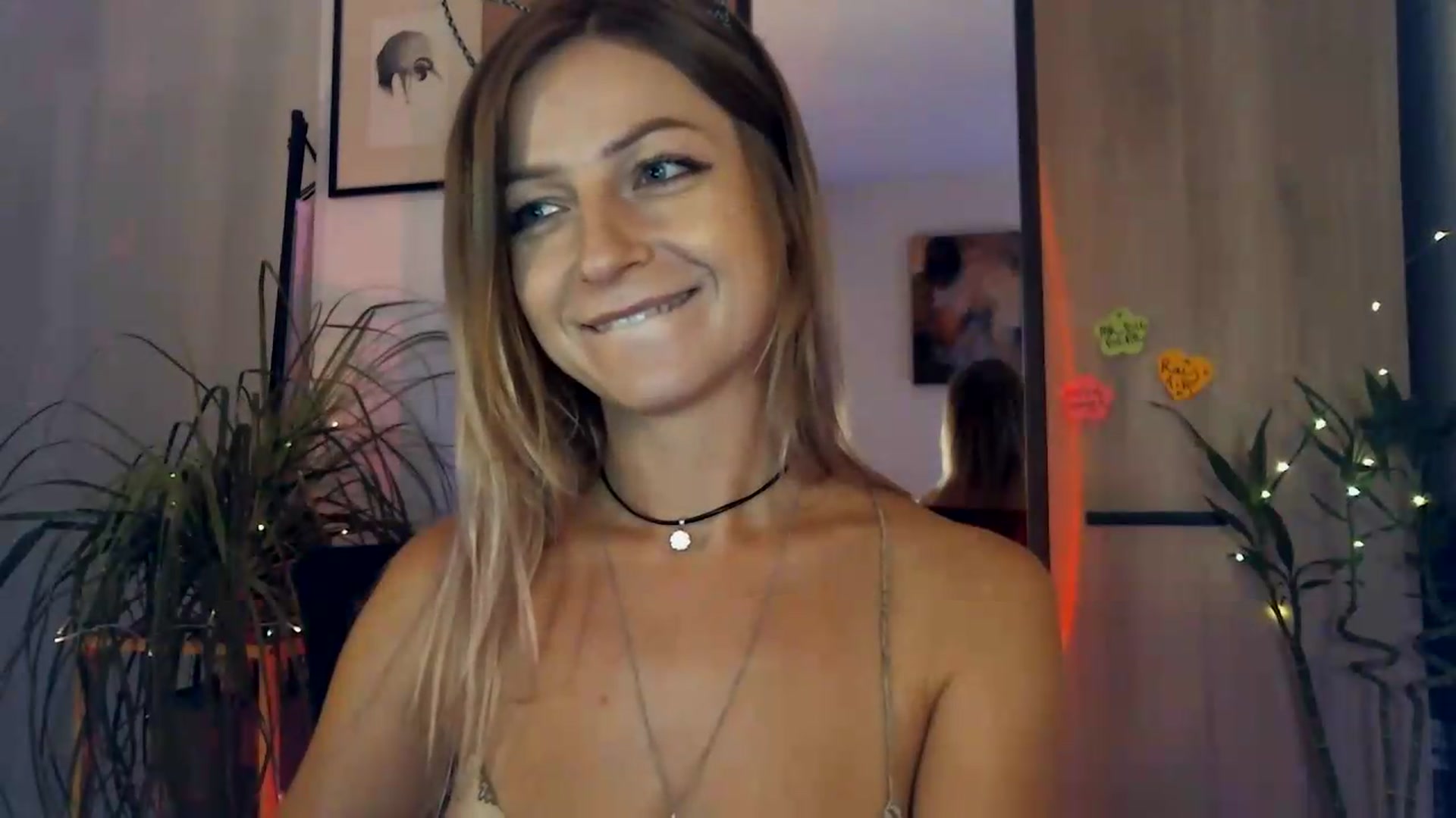 Gallery image thumbnail from Artlantida's myfreecams stream on, 08/12/2026, 24:58 image 20 of 20
