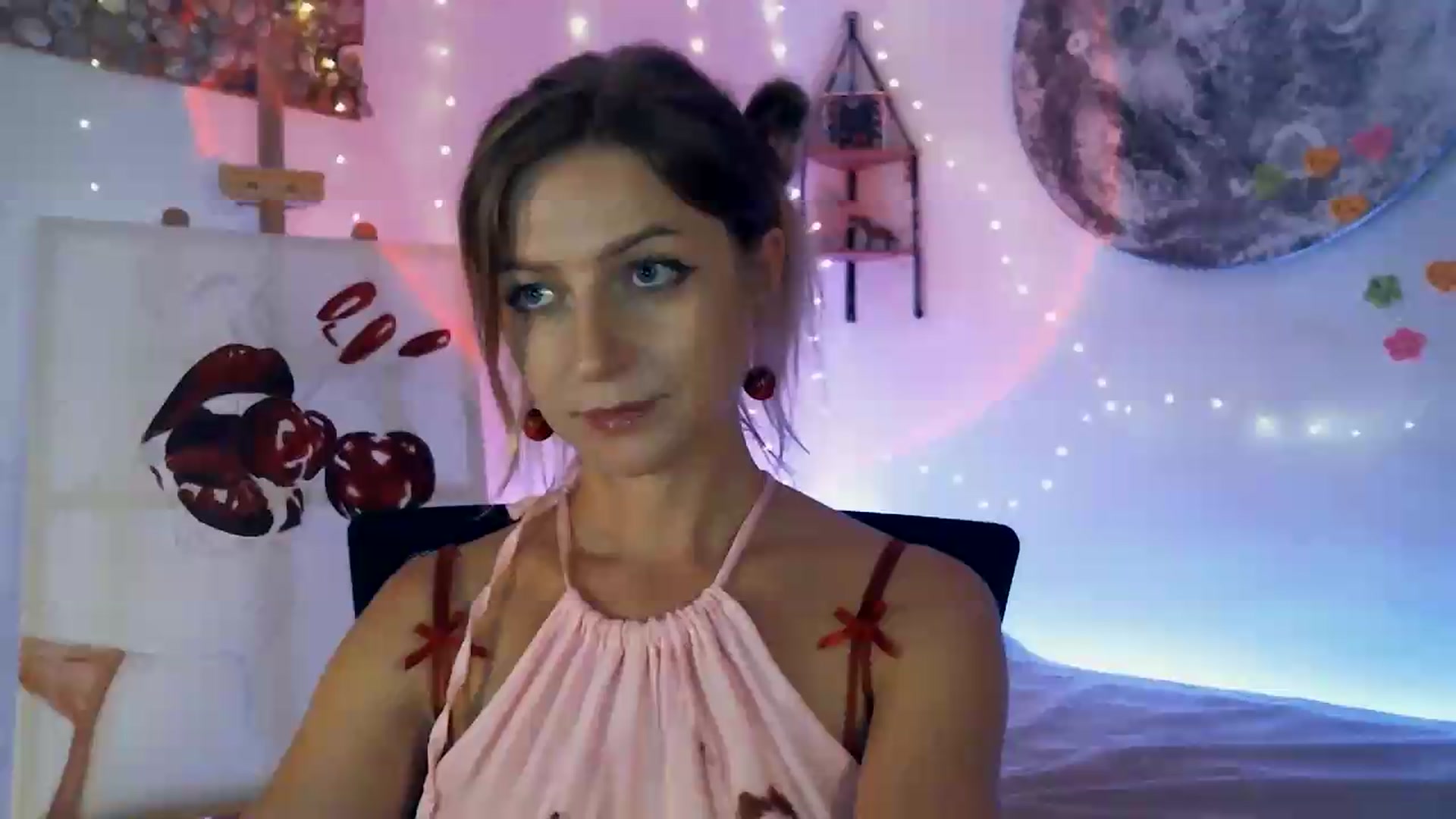 Gallery image thumbnail from Artlantida's myfreecams stream on, 08/17/2026, 24:45 image 2 of 20
