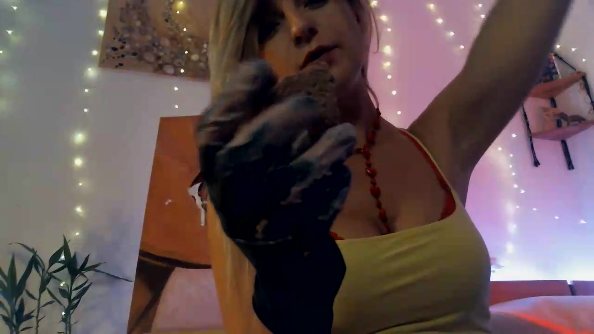 Gallery image thumbnail from Artlantida's myfreecams stream on, 08/19/2026, 02:15 image 10 of 20