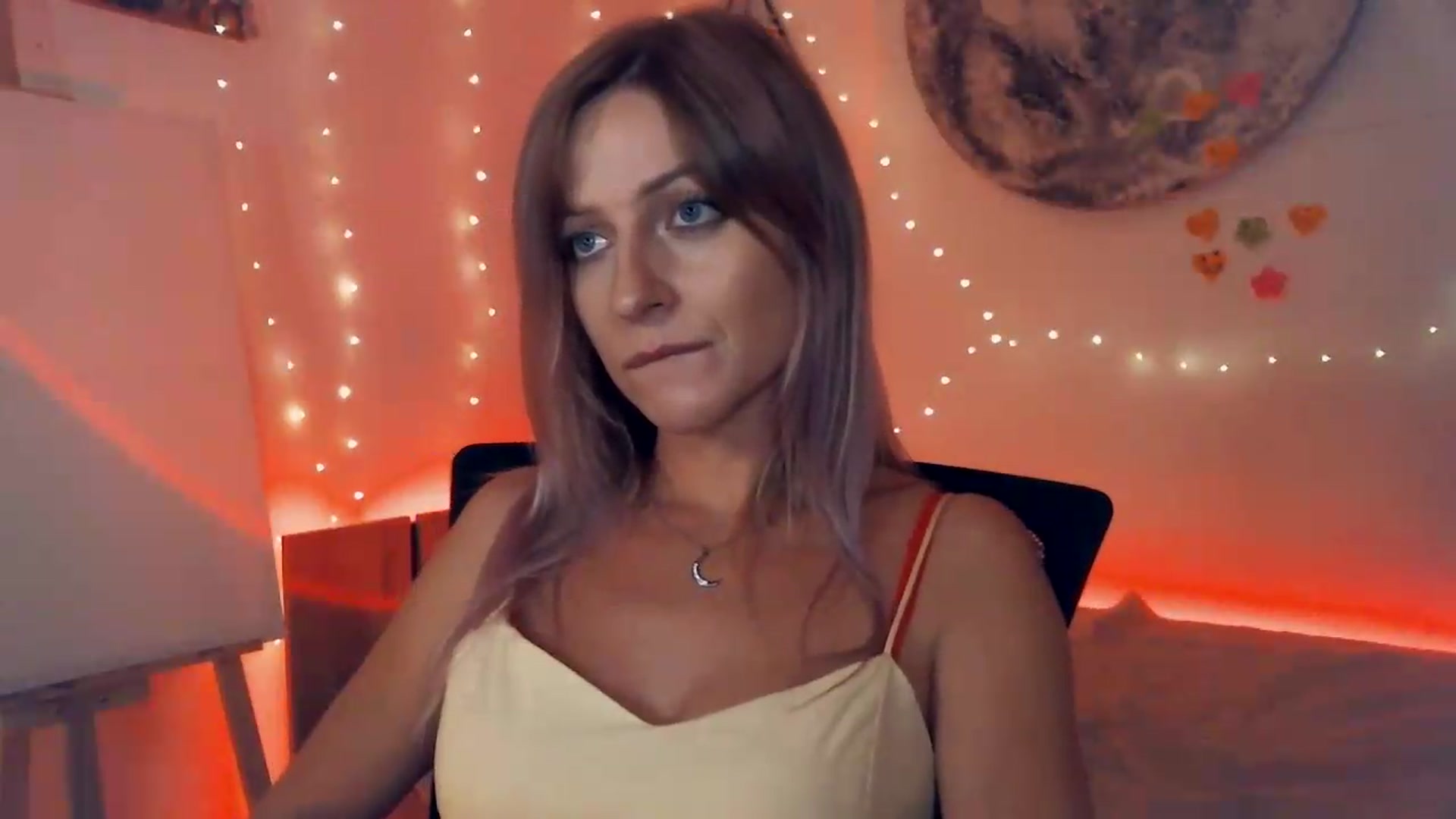 Gallery image thumbnail from Artlantida's myfreecams stream on, 08/24/2026, 24:00 image 4 of 20