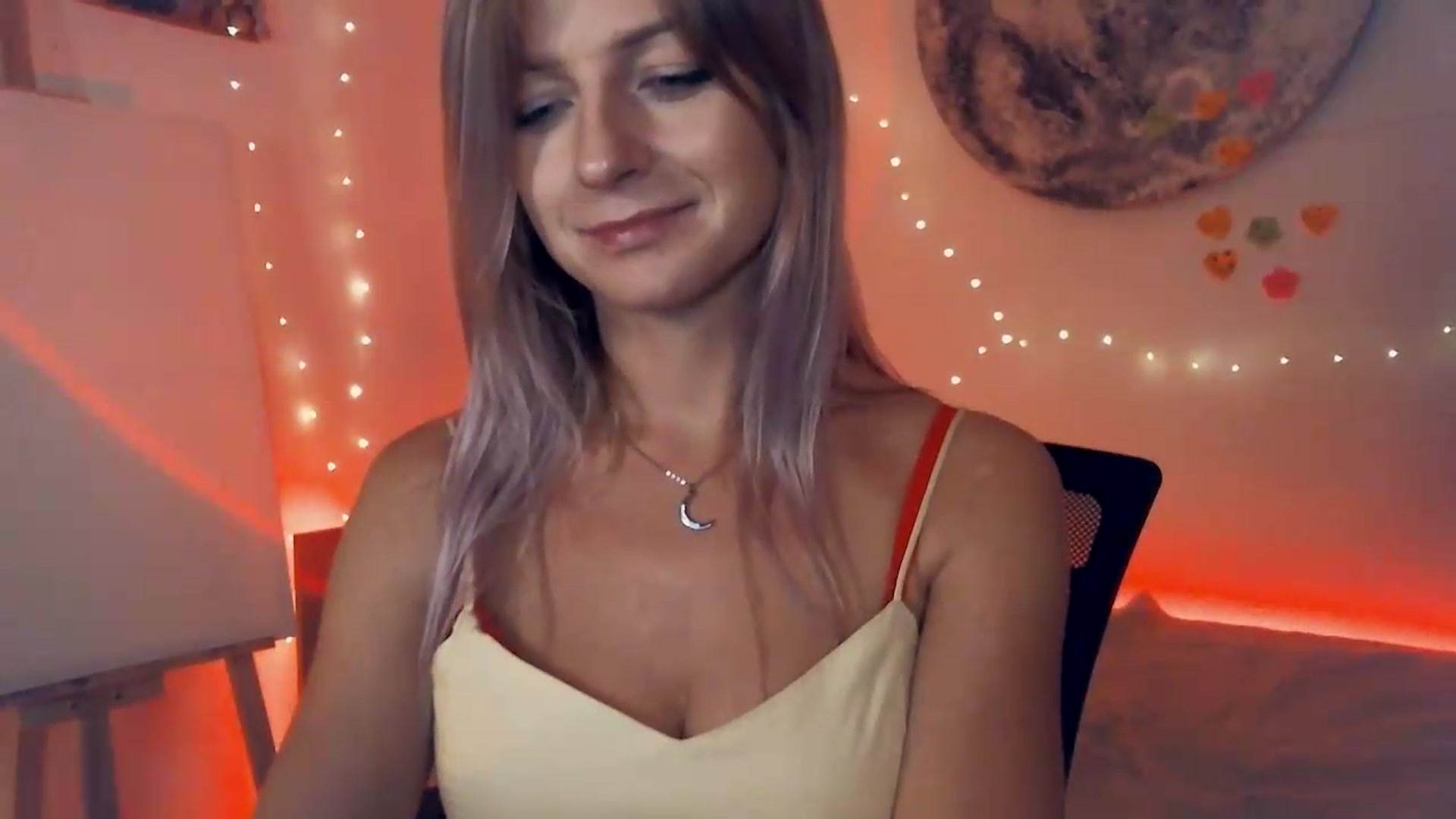Gallery image thumbnail from Artlantida's myfreecams stream on, 08/24/2026, 24:00 image 3 of 20