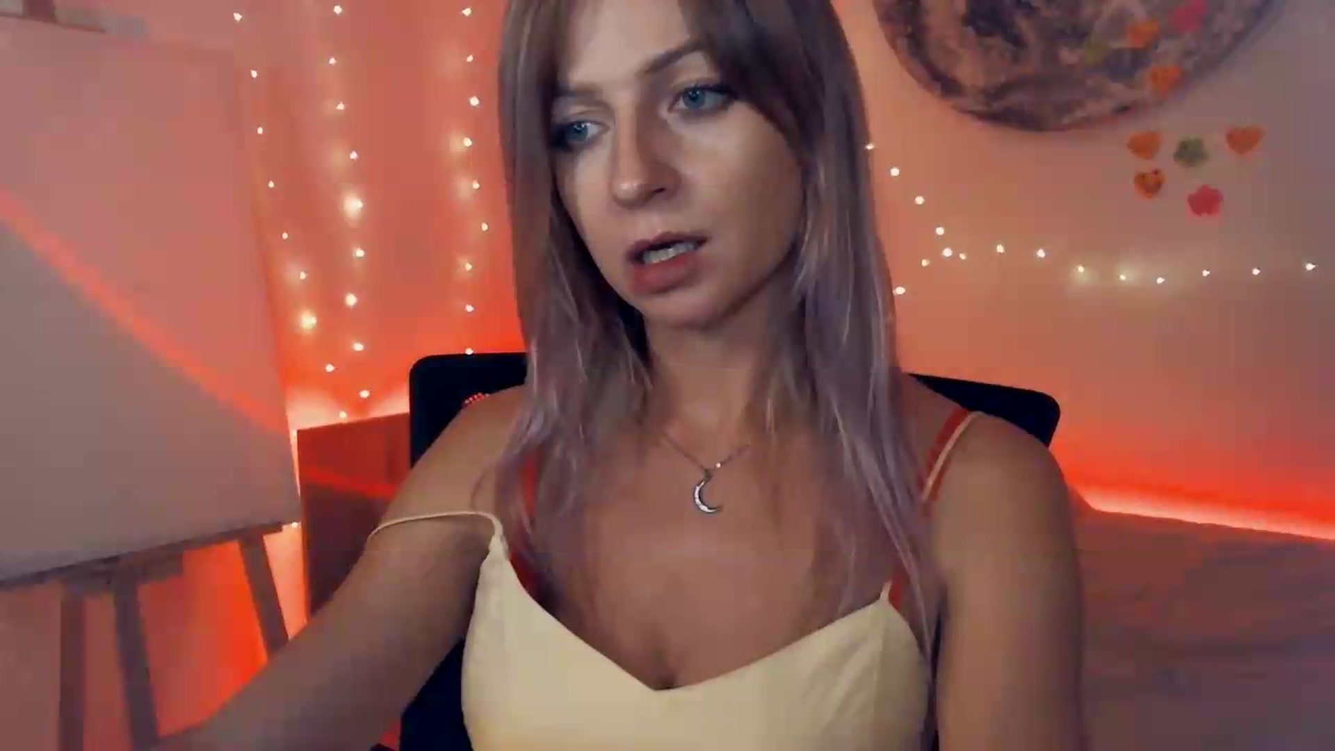Gallery image thumbnail from Artlantida's myfreecams stream on, 08/24/2026, 24:00 image 18 of 20
